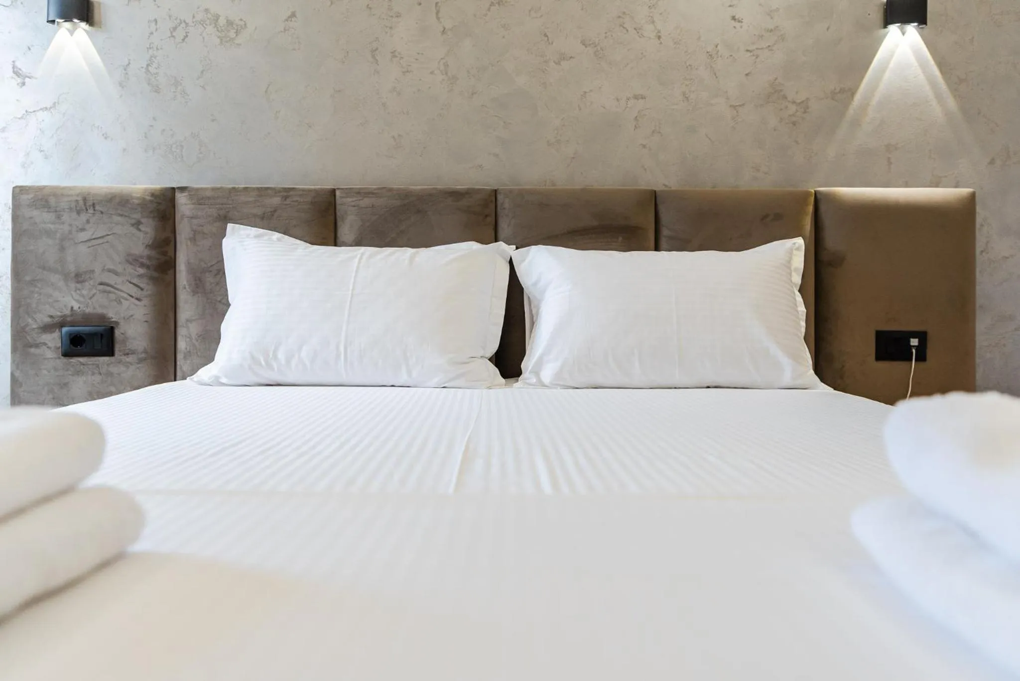 Bed in Relax Inn Hotel Durres