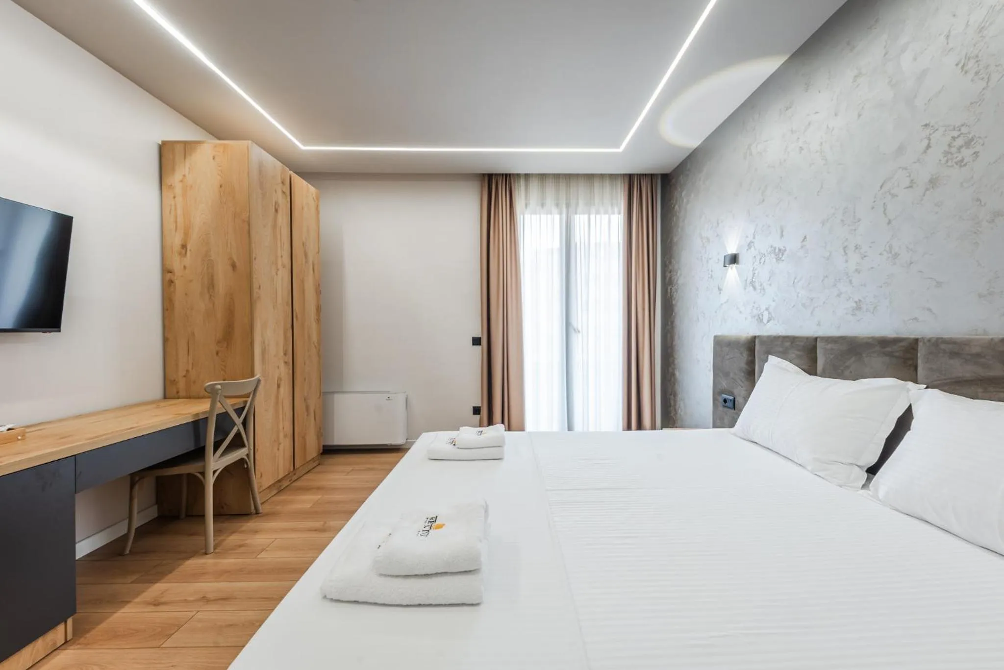 Bed in Relax Inn Hotel Durres