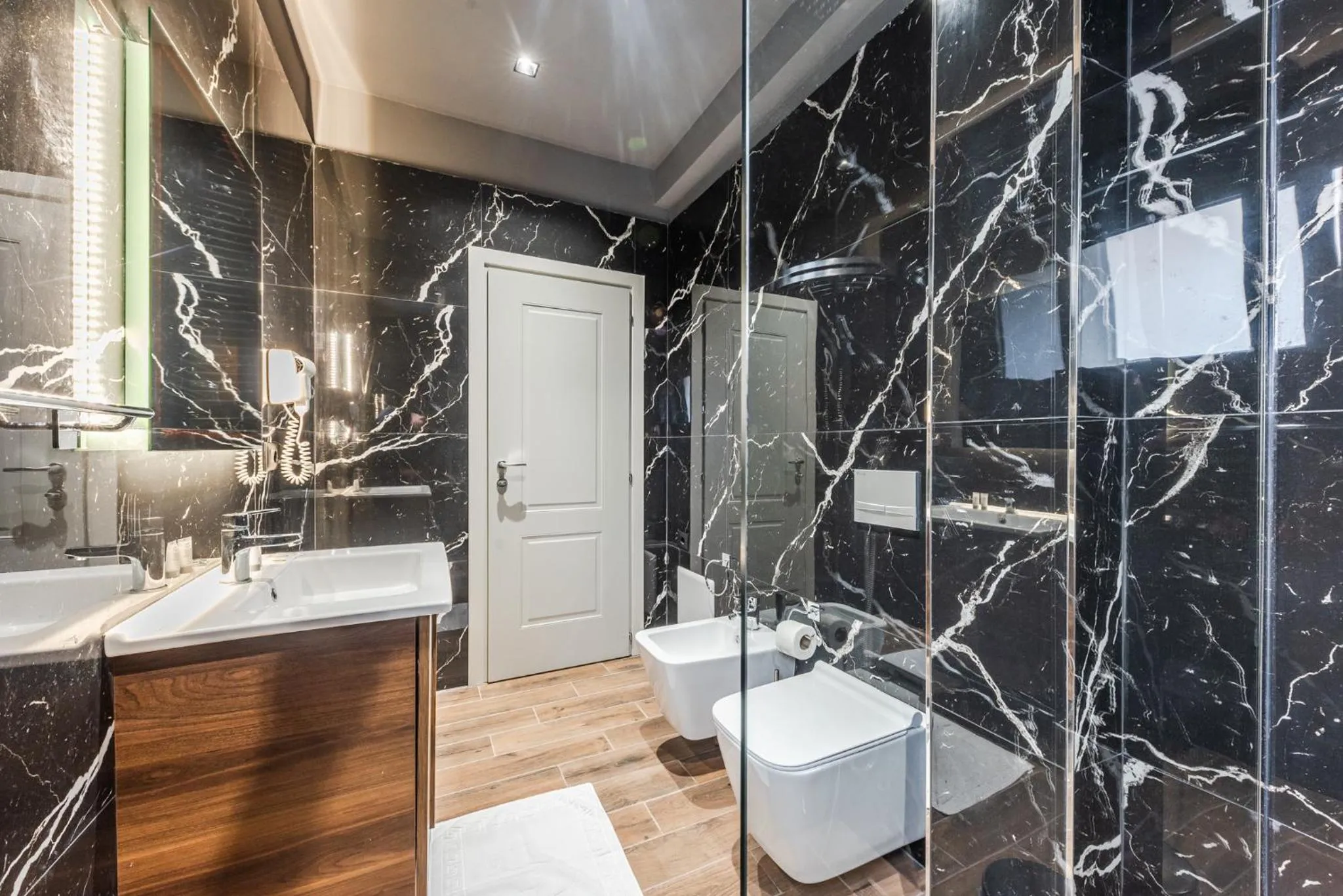 Shower in Relax Inn Hotel Durres