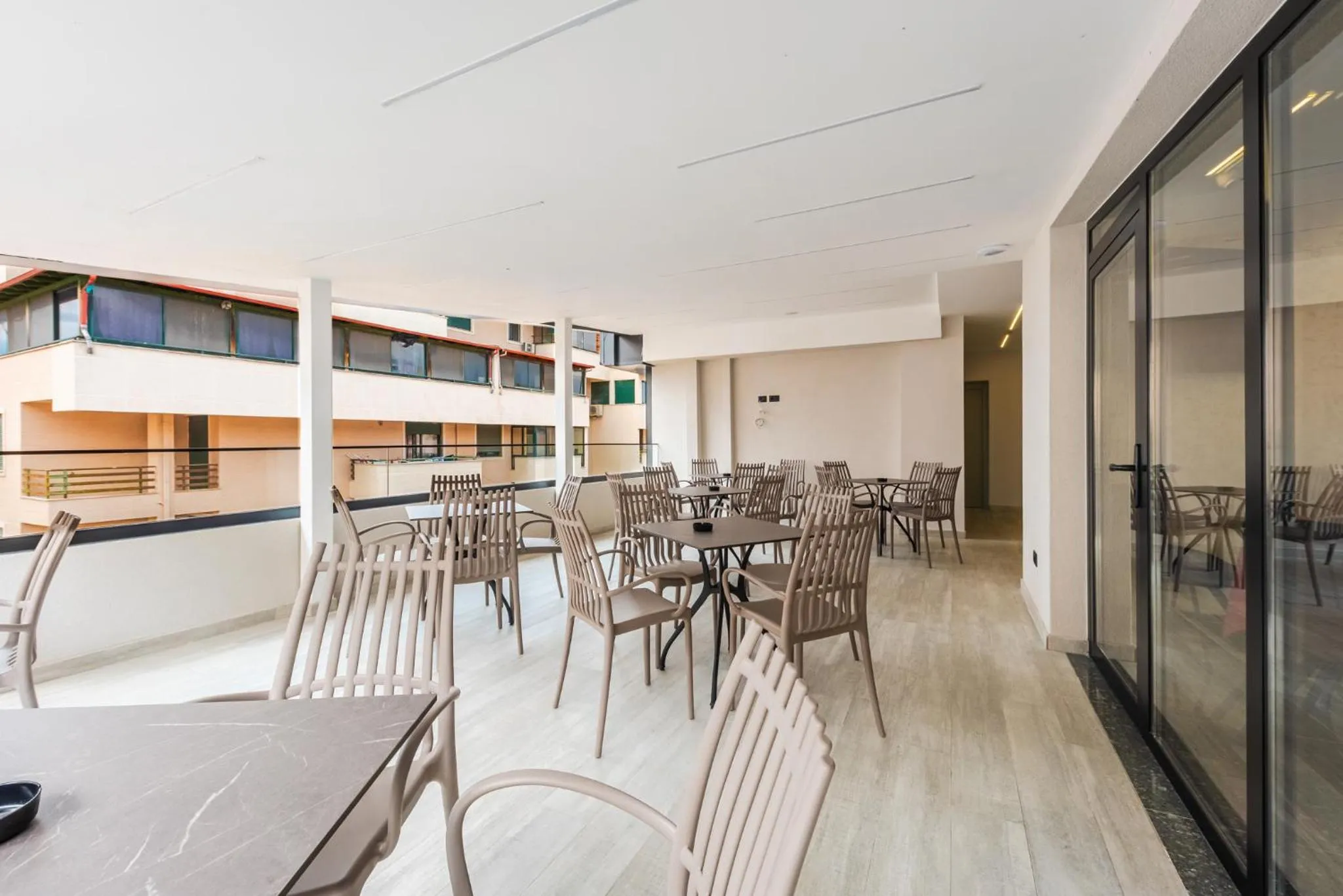 Restaurant/places to eat in Relax Inn Hotel Durres