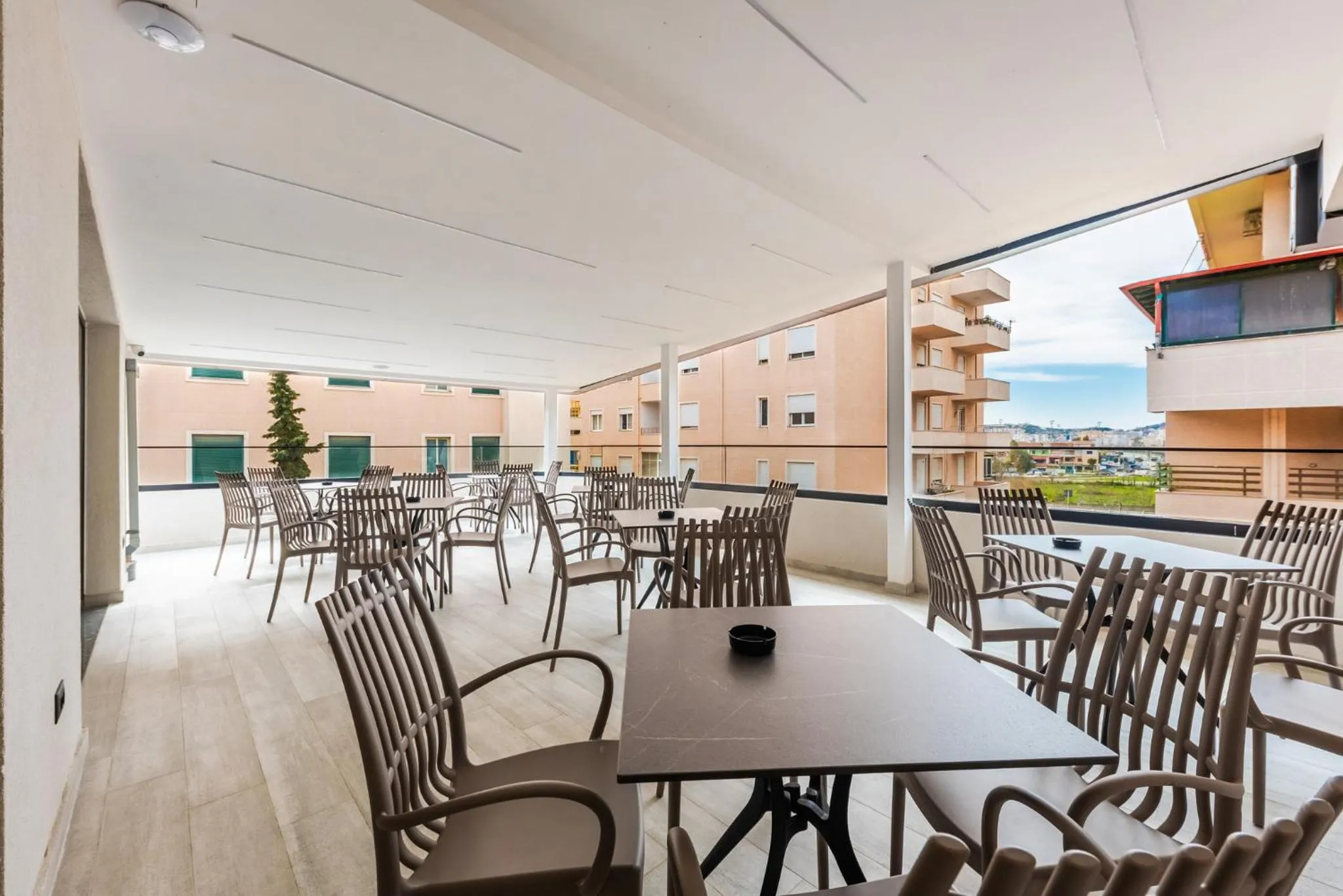 Restaurant/places to eat in Relax Inn Hotel Durres