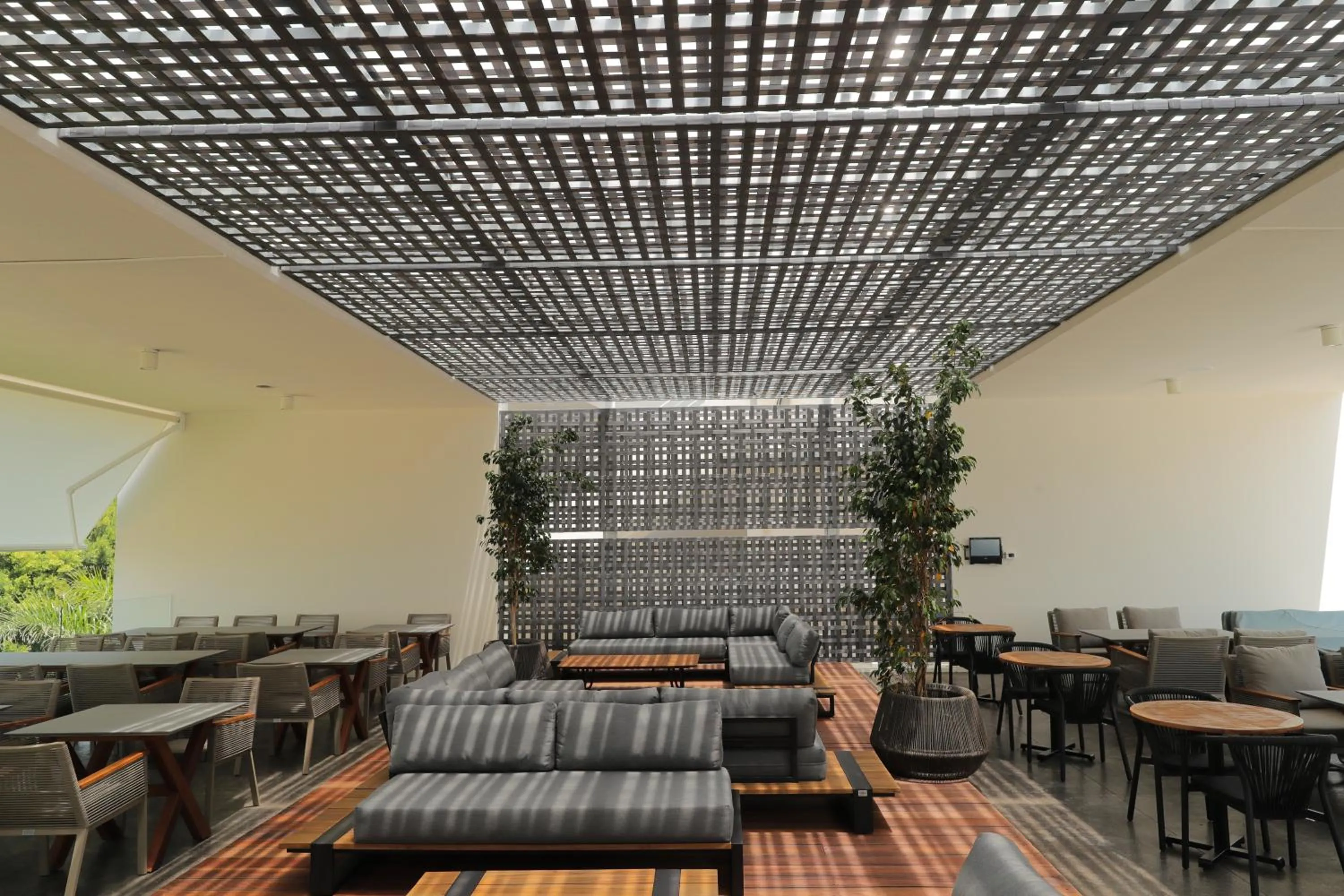 Restaurant/places to eat in WhiteLace Resort