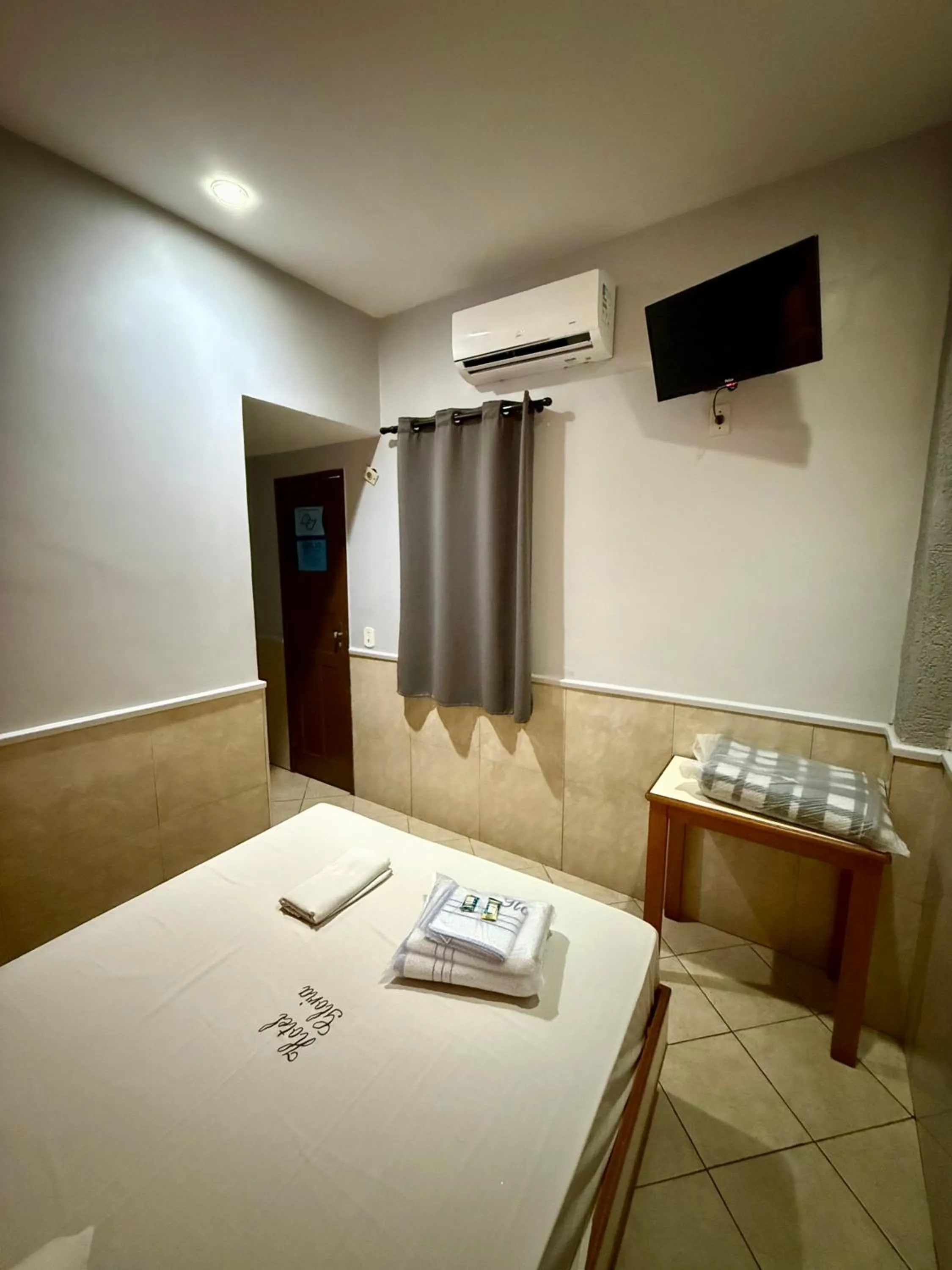 Bed in Hotel Glória