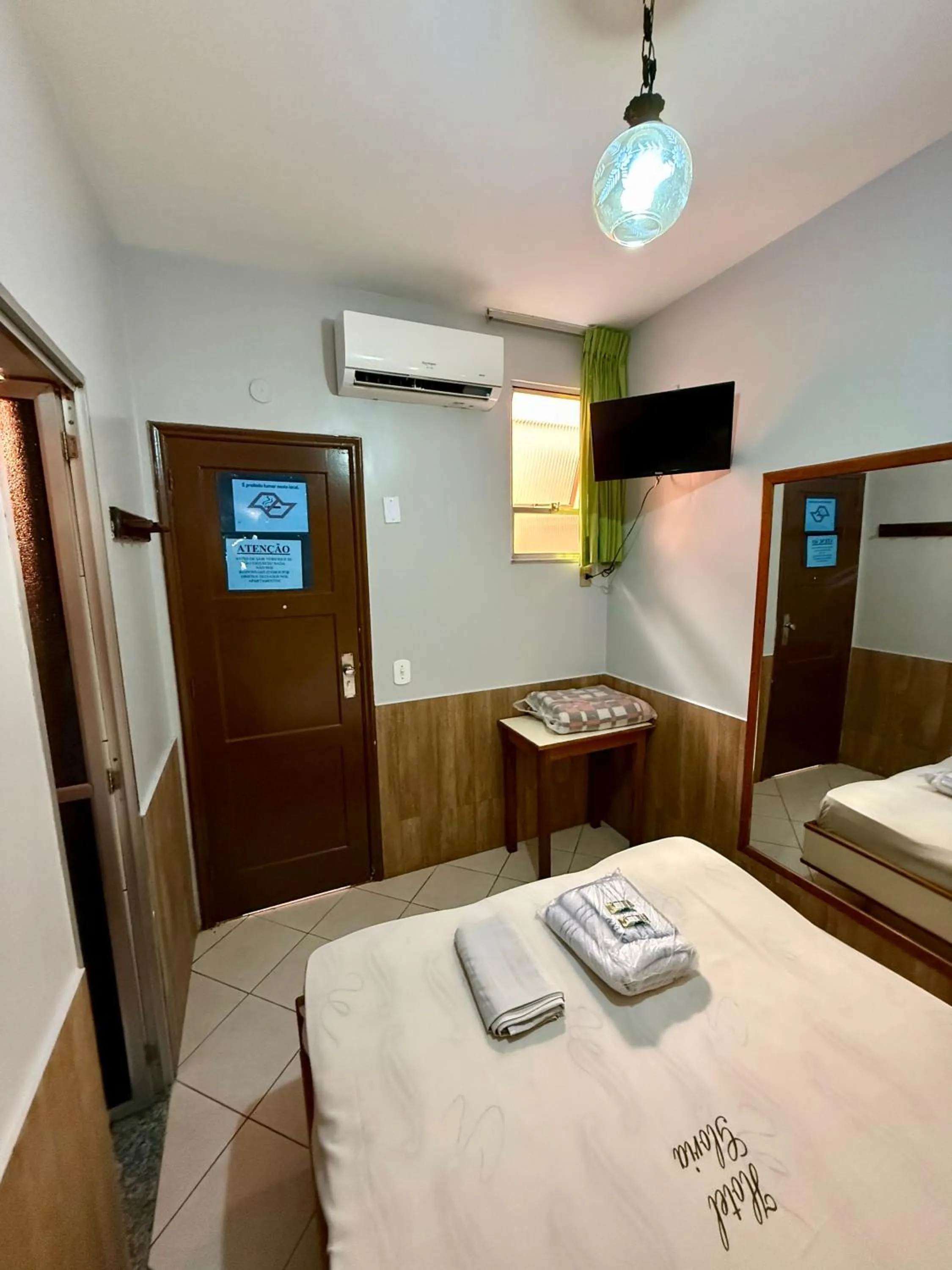Bed in Hotel Glória