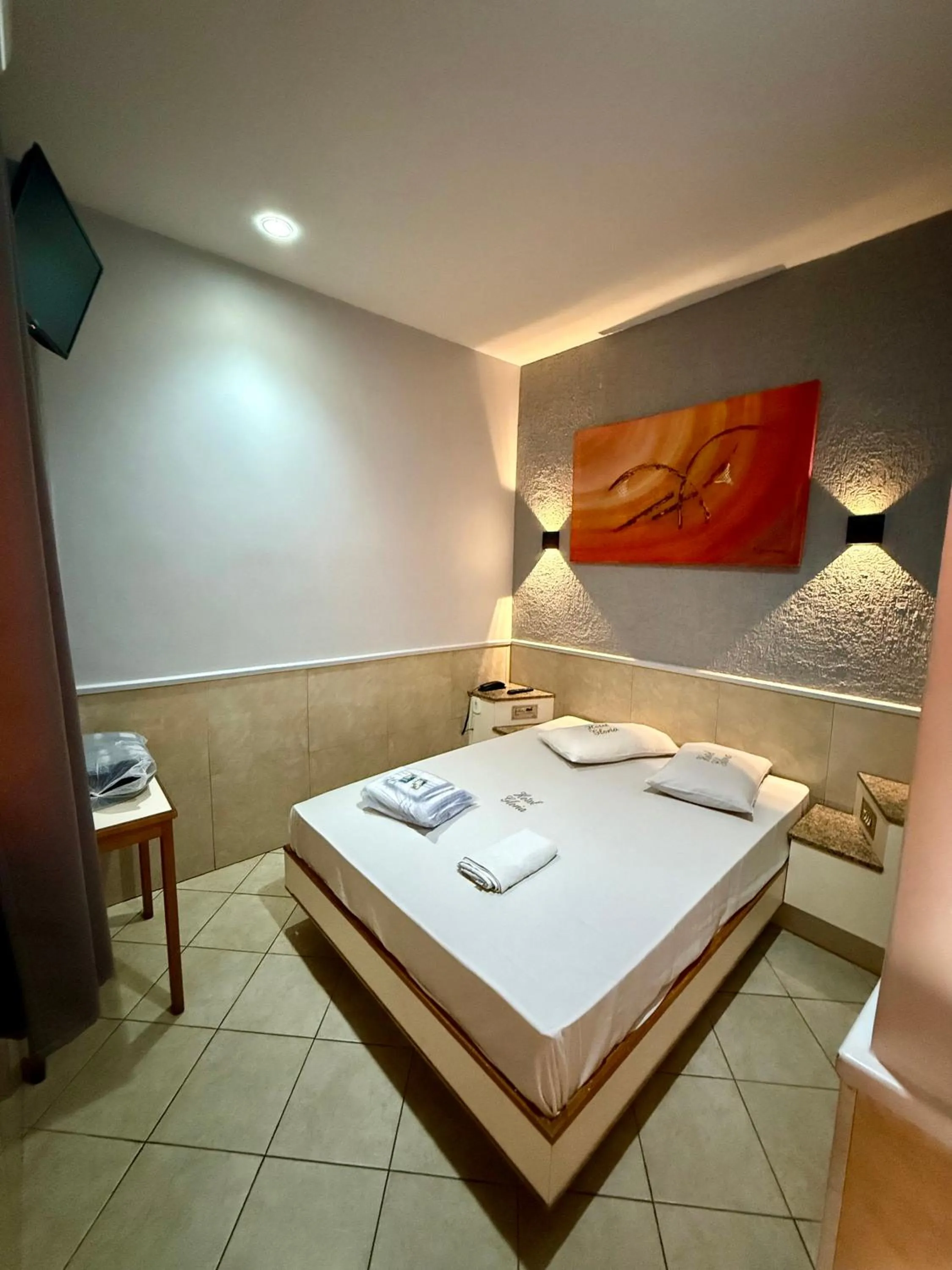 Bed in Hotel Glória