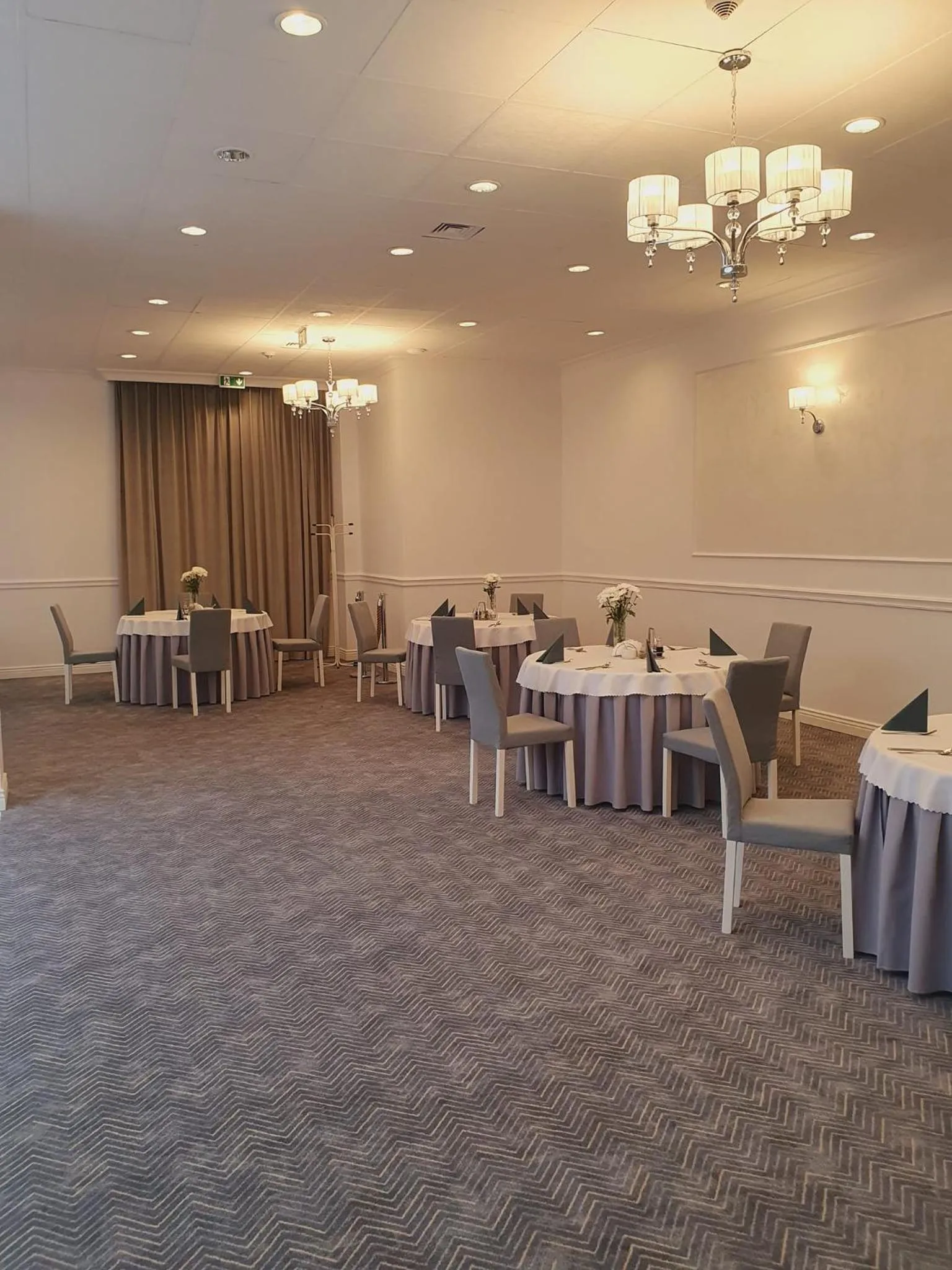 Restaurant/places to eat in Hotel Gromada