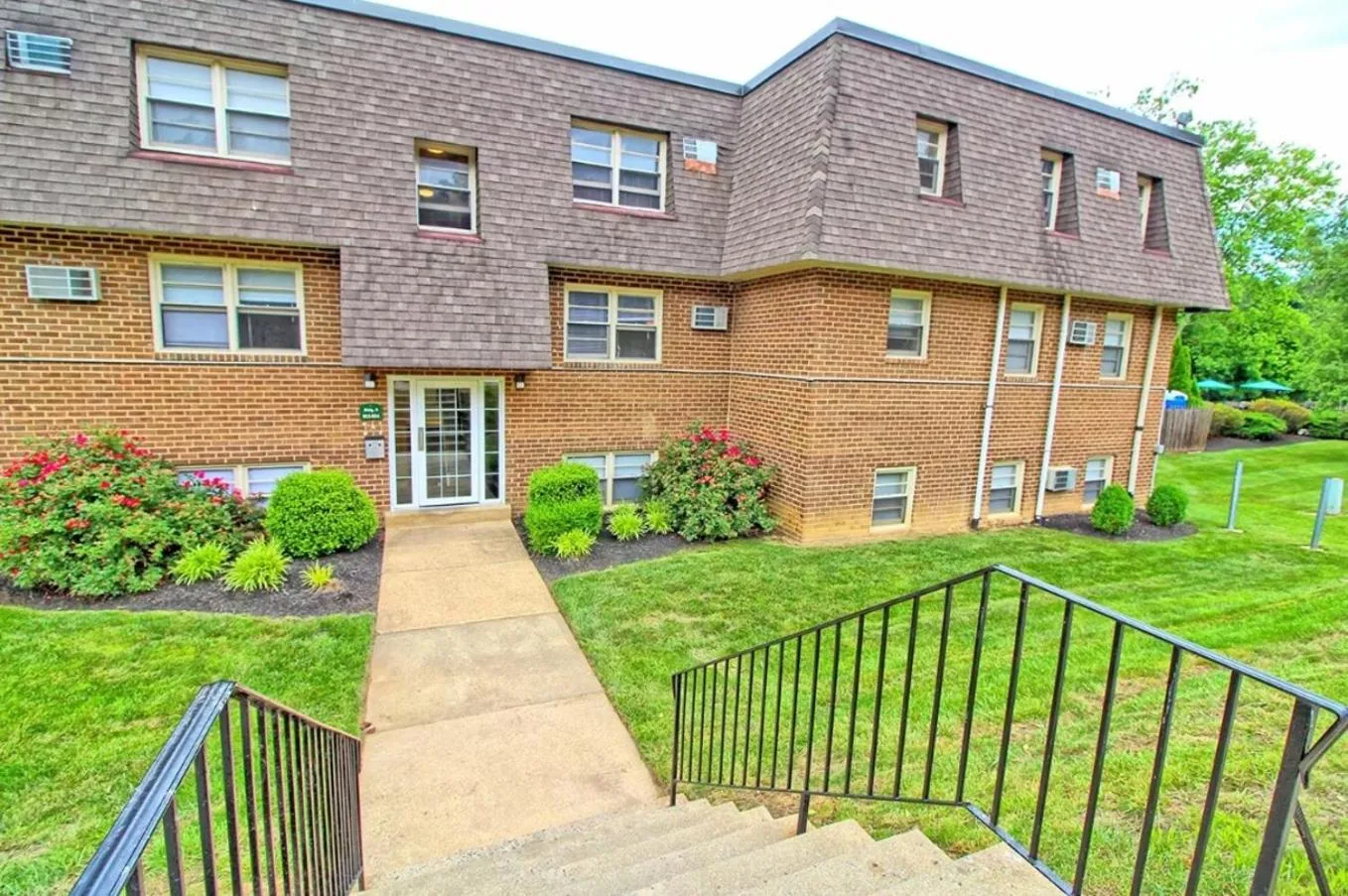 Pine Brook 1322 I Pool Gym I Free Parking !