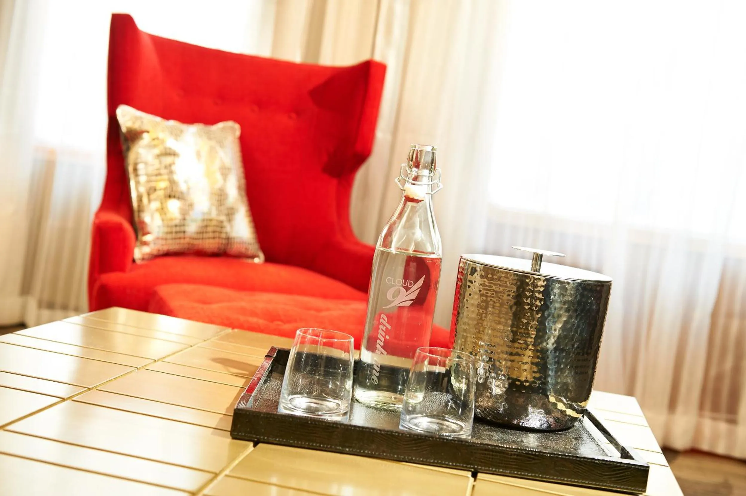 Seating area in Metropolitan at The 9, Autograph Collection