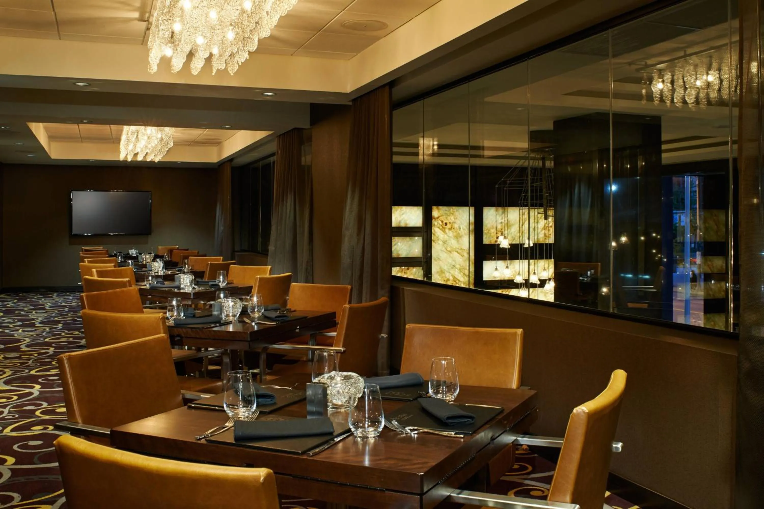 Restaurant/places to eat in Metropolitan at The 9, Autograph Collection