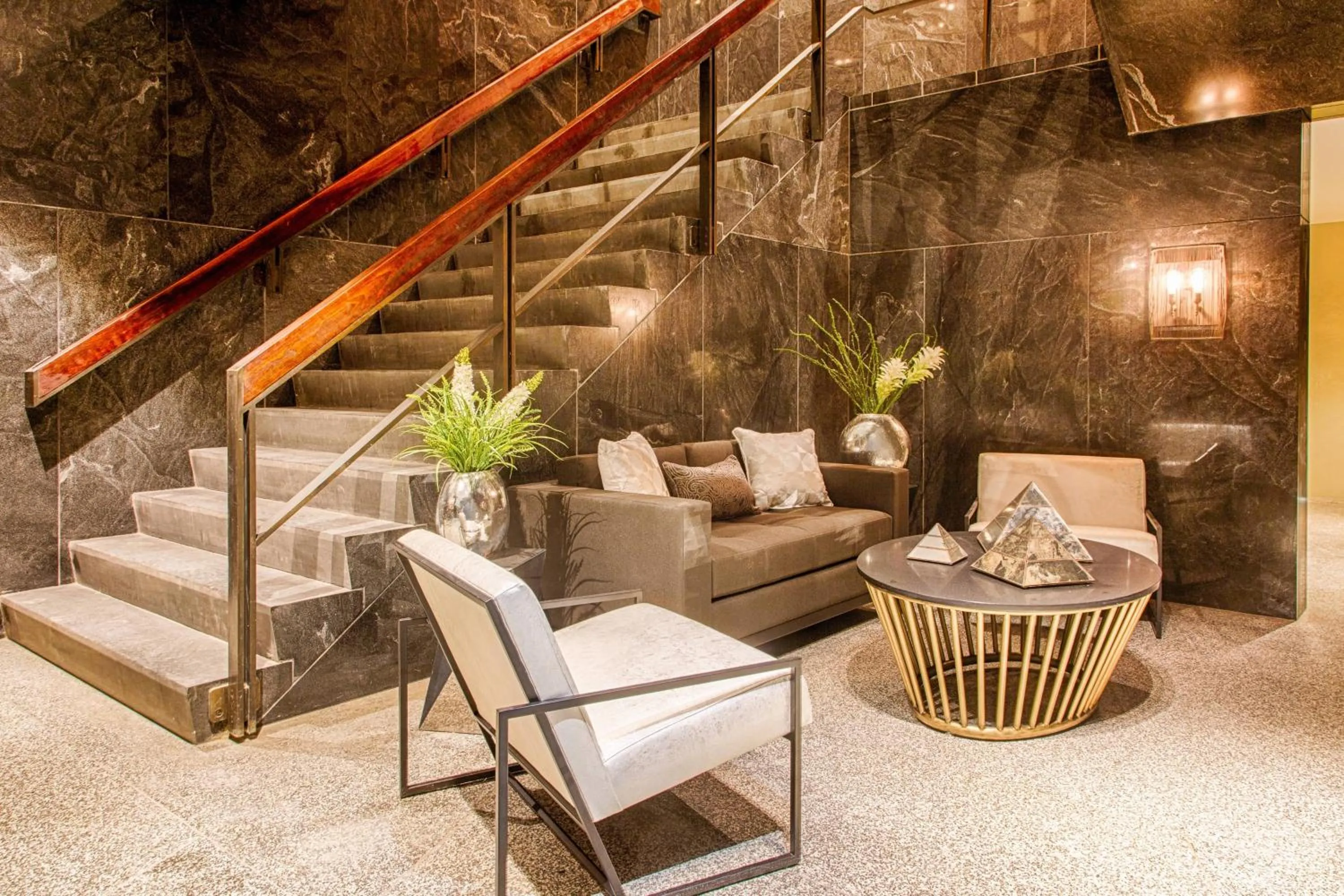 Restaurant/places to eat in Metropolitan at The 9, Autograph Collection