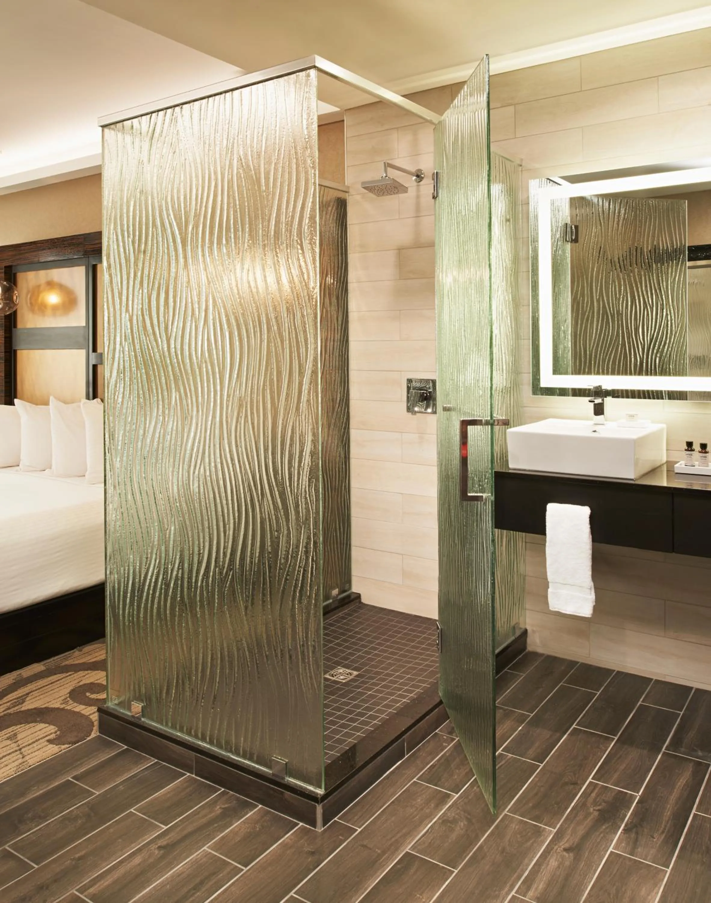Shower in Metropolitan at The 9, Autograph Collection