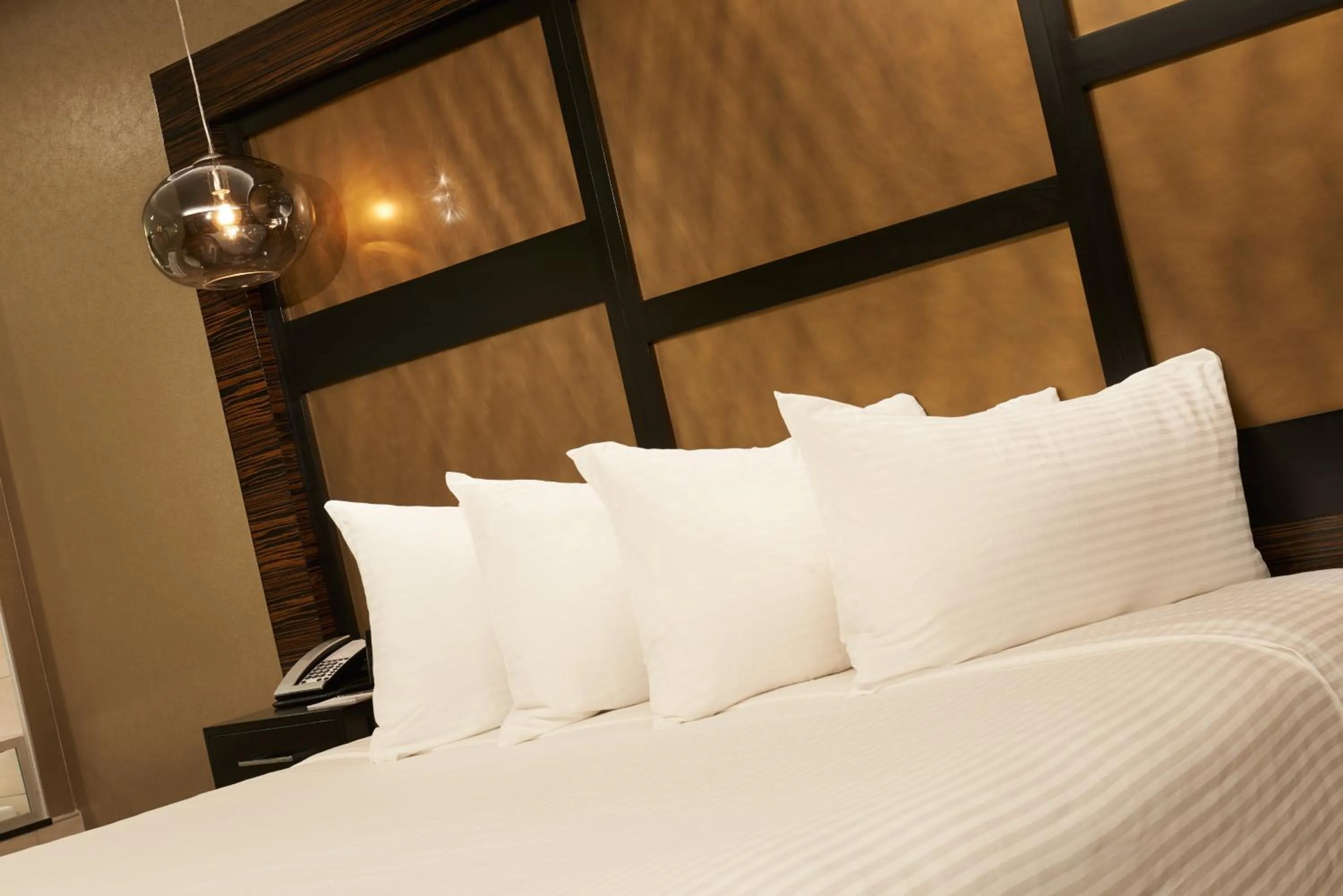 Bed in Metropolitan at The 9, Autograph Collection