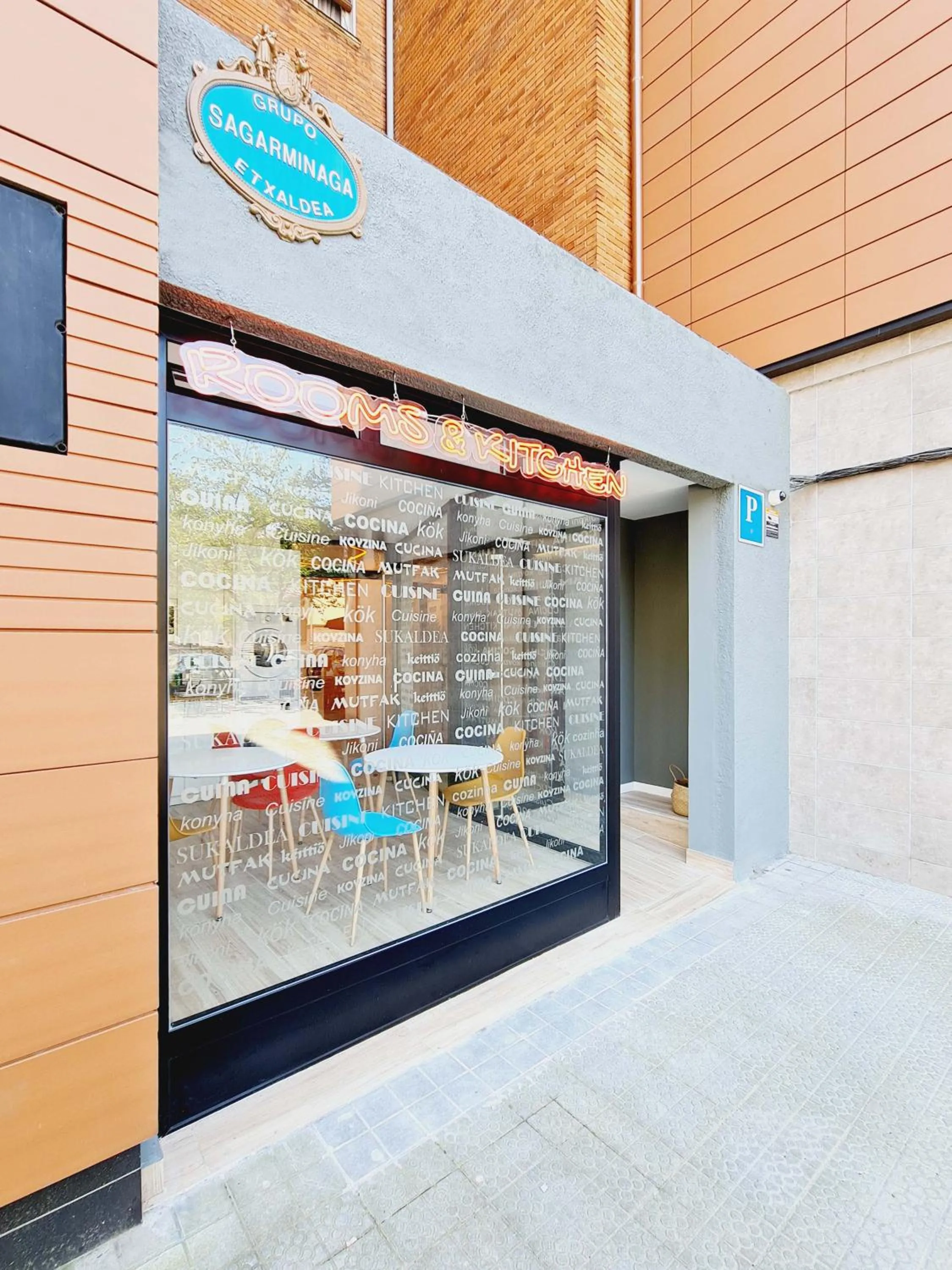 Property building in Bilbao ROOMS & KITCHEN Santutxu