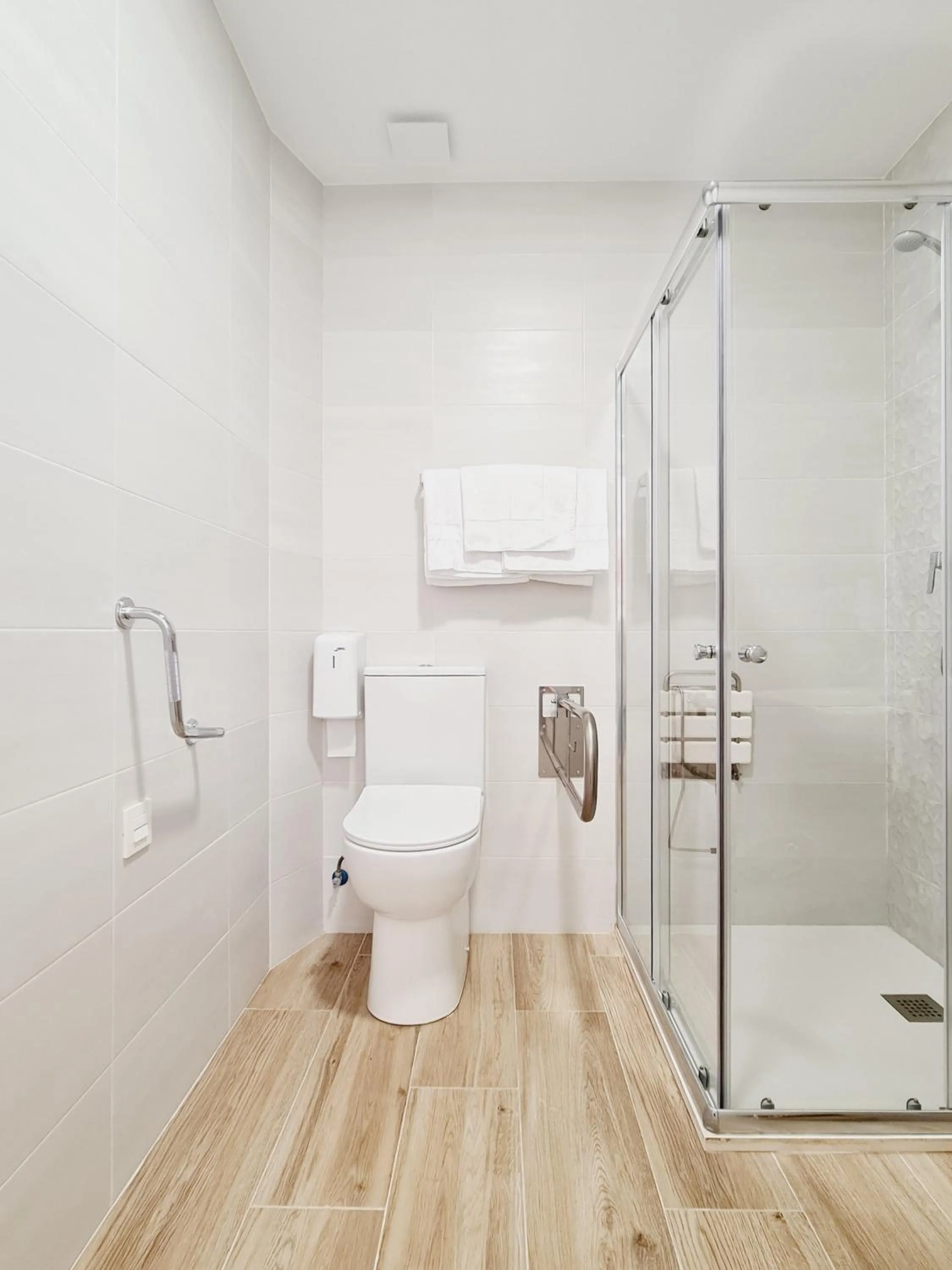 Bathroom in Bilbao ROOMS & KITCHEN Santutxu