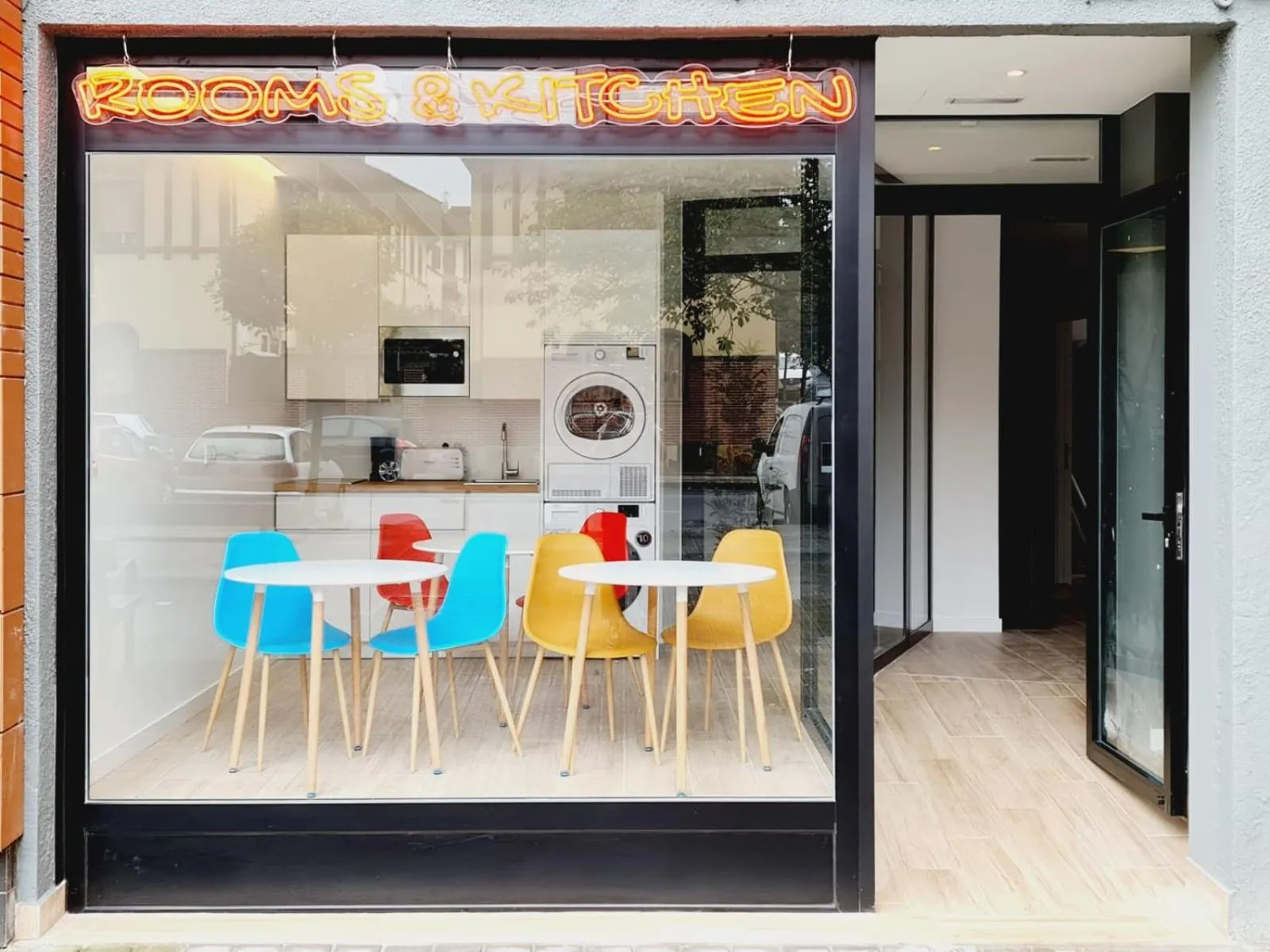 Facade/entrance in Bilbao ROOMS & KITCHEN Santutxu