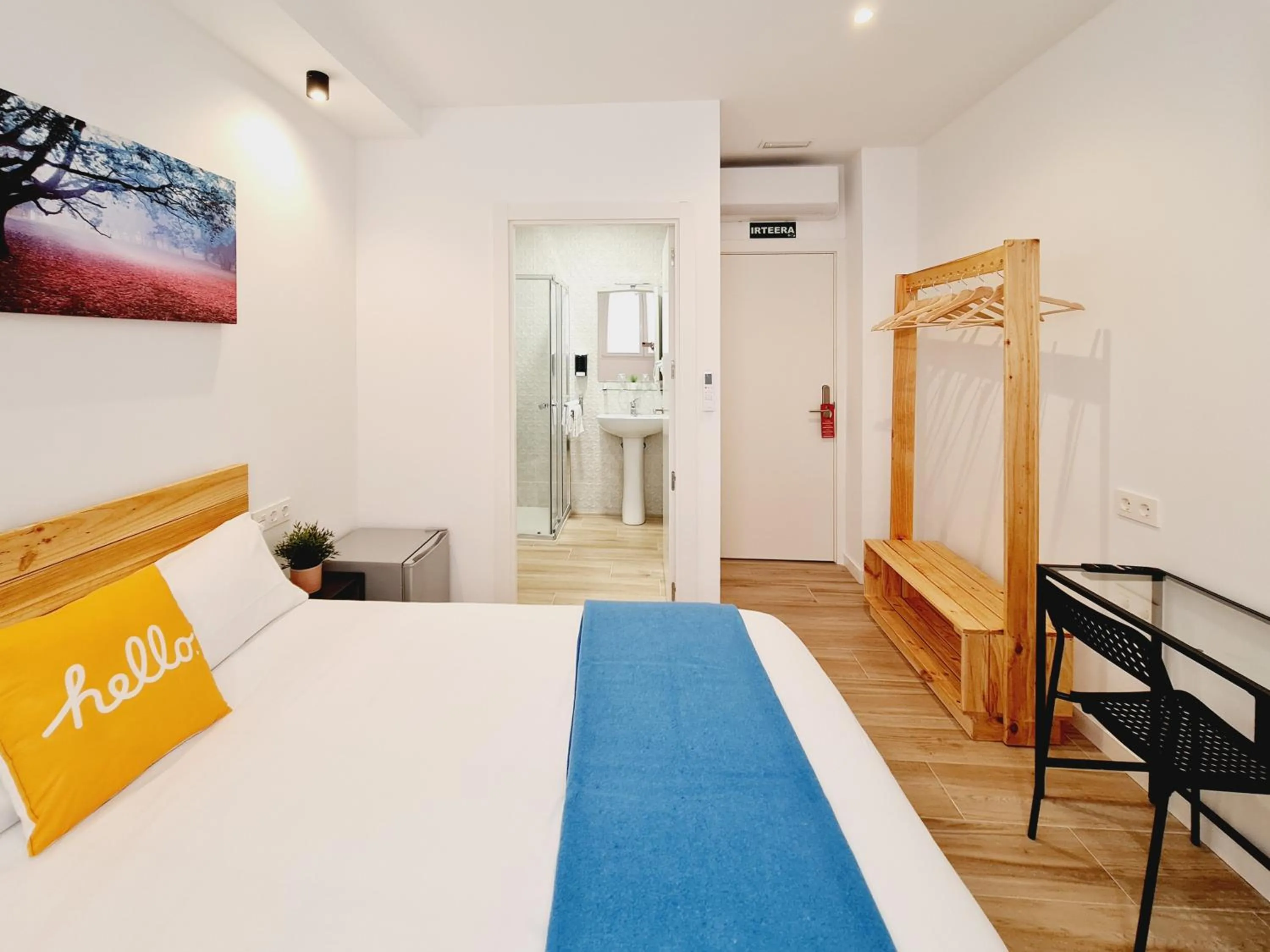 Photo of the whole room, Bed in Bilbao ROOMS & KITCHEN Santutxu