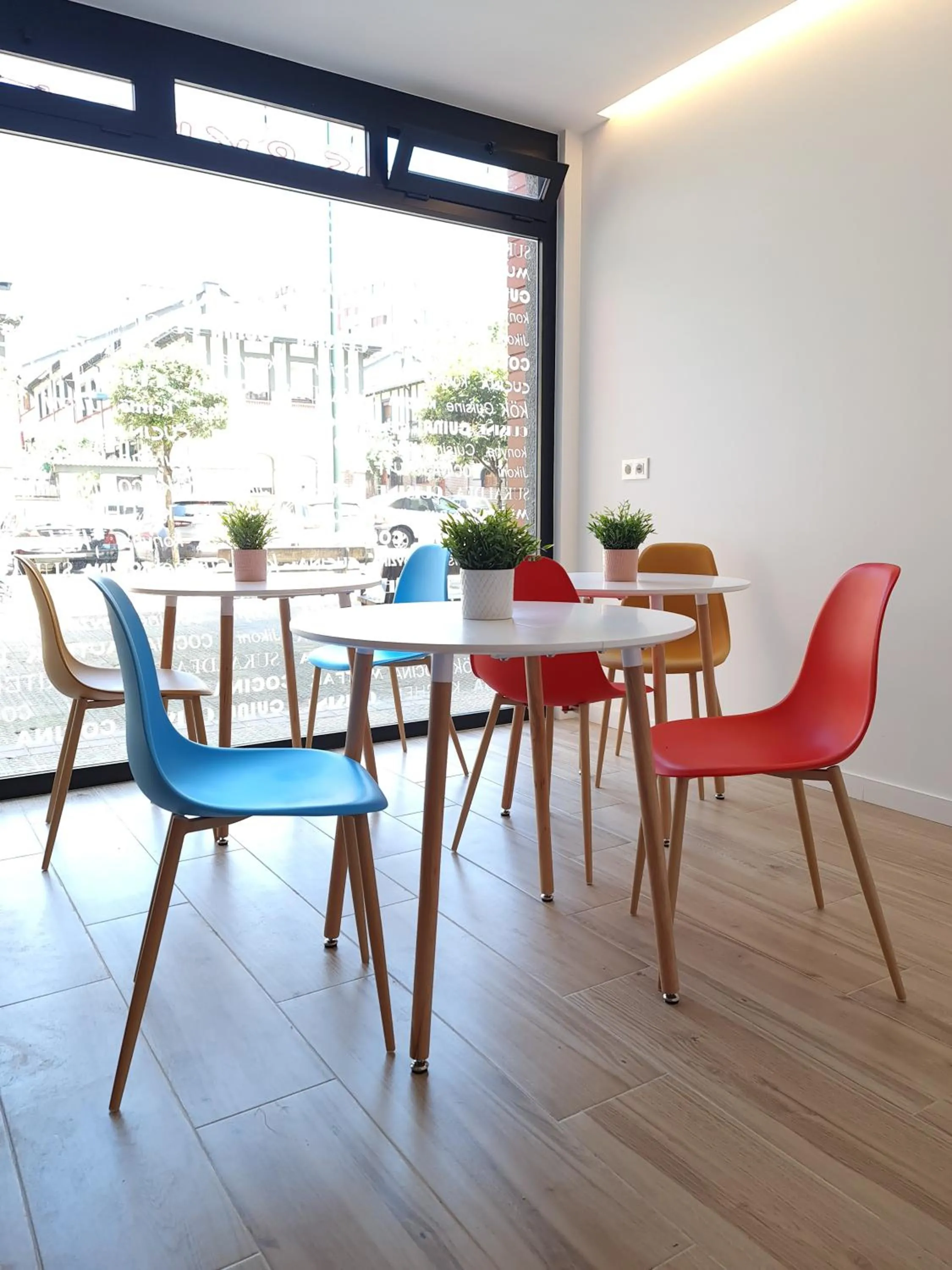 Seating area in Bilbao ROOMS & KITCHEN Santutxu