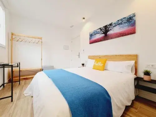 Double Room with Private Bathroom in Bilbao ROOMS & KITCHEN Santutxu Double Room with Private Bathroom in Bilbao ROOMS & KITCHEN Santutxu
