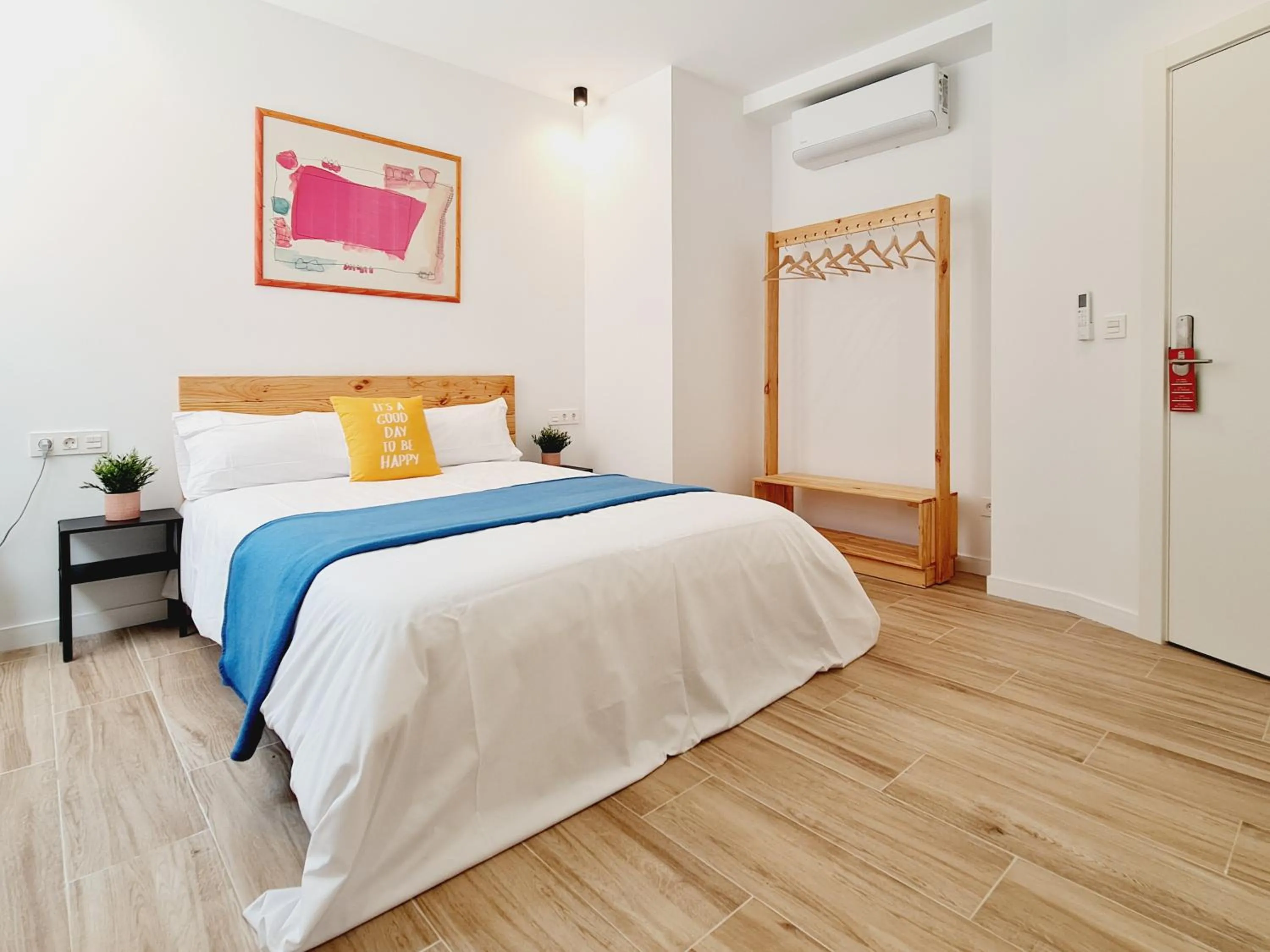 Photo of the whole room, Bed in Bilbao ROOMS & KITCHEN Santutxu