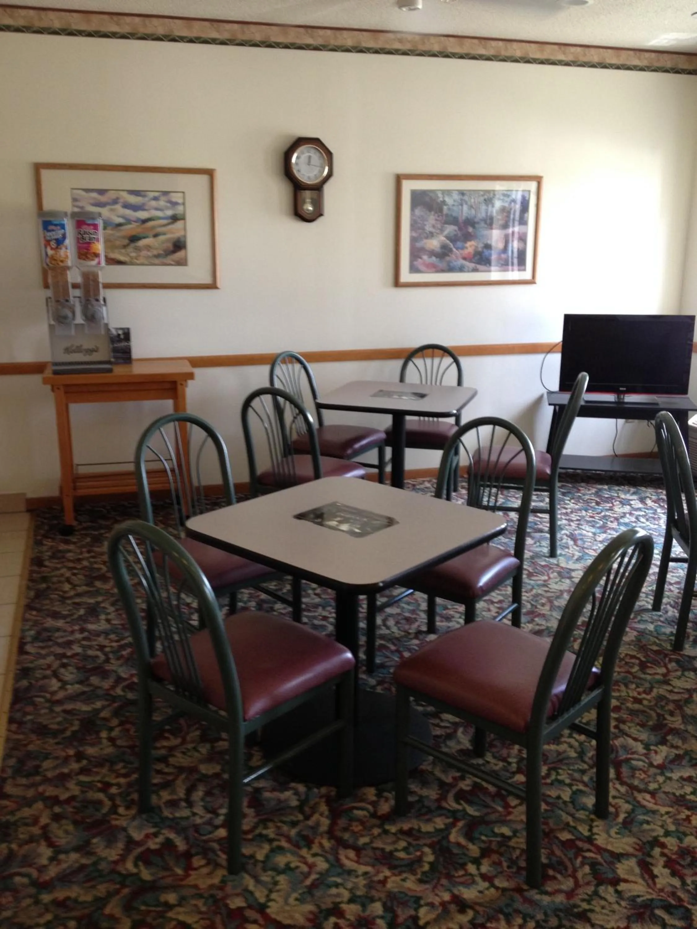 Restaurant/places to eat in Hunter Lodge