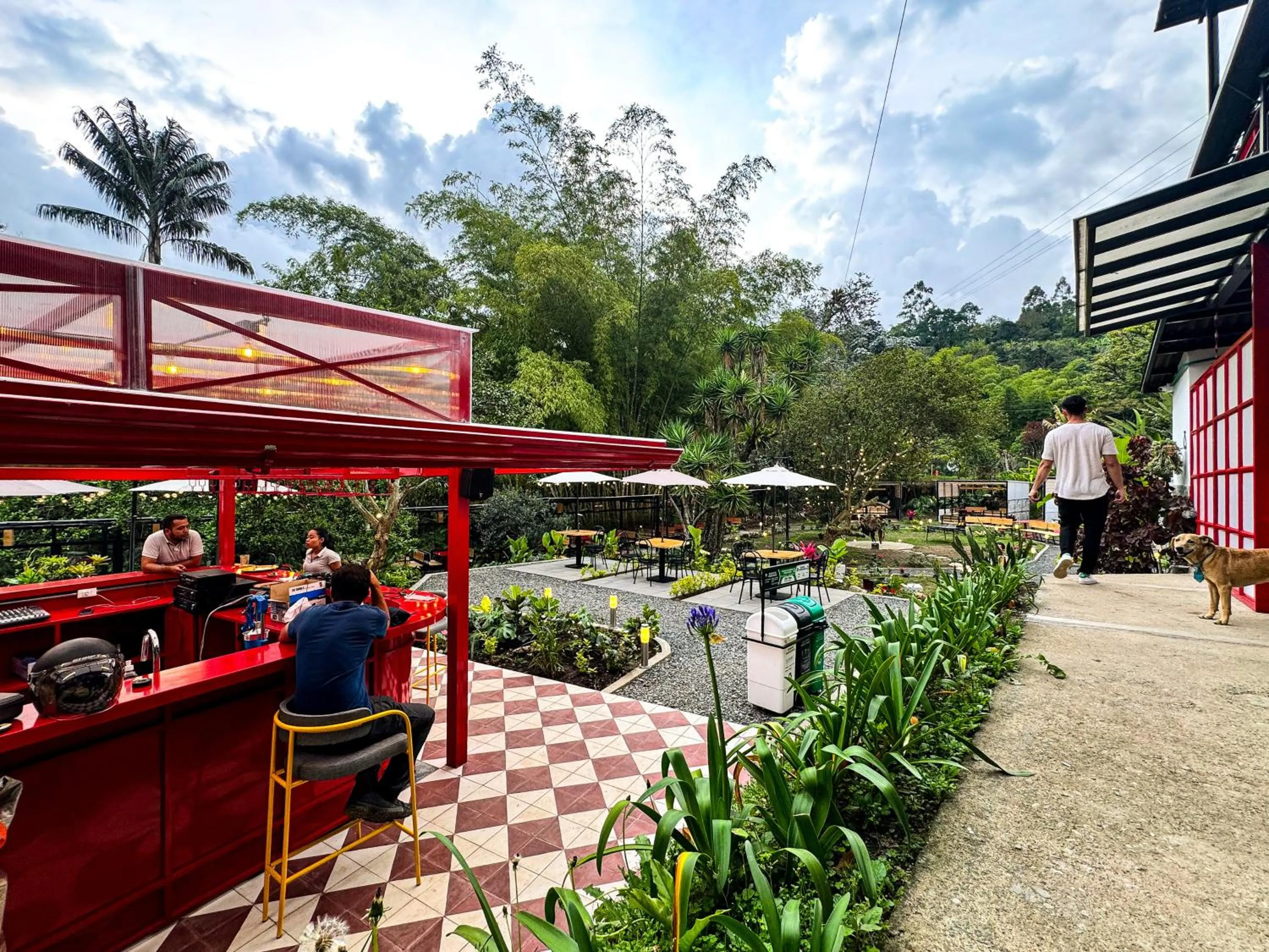 Restaurant/places to eat in Tierra Maravilla