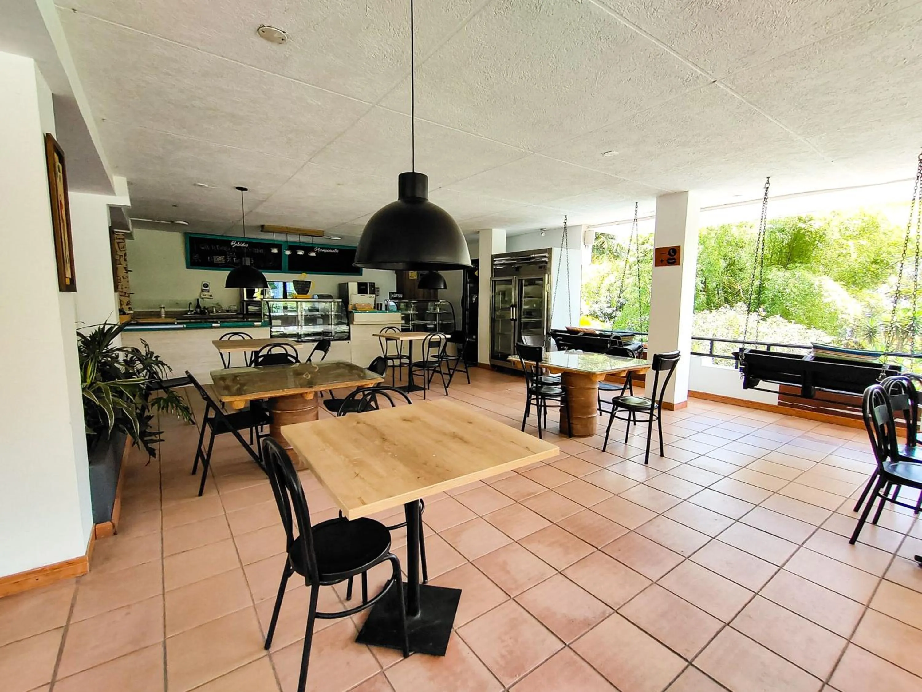 Restaurant/places to eat in Tierra Maravilla