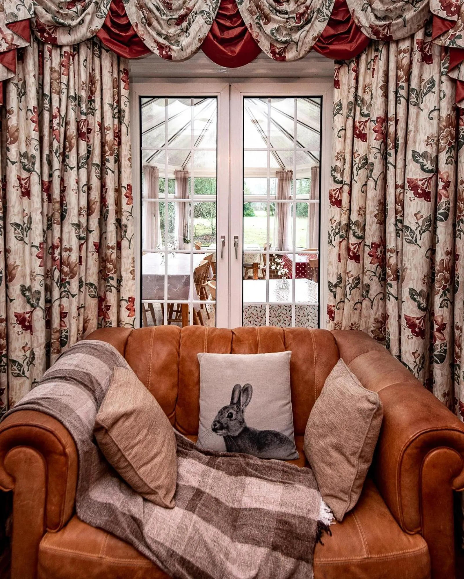 Seating area in Trivelles Waterhall Country Gatwick Hotel & airport parking