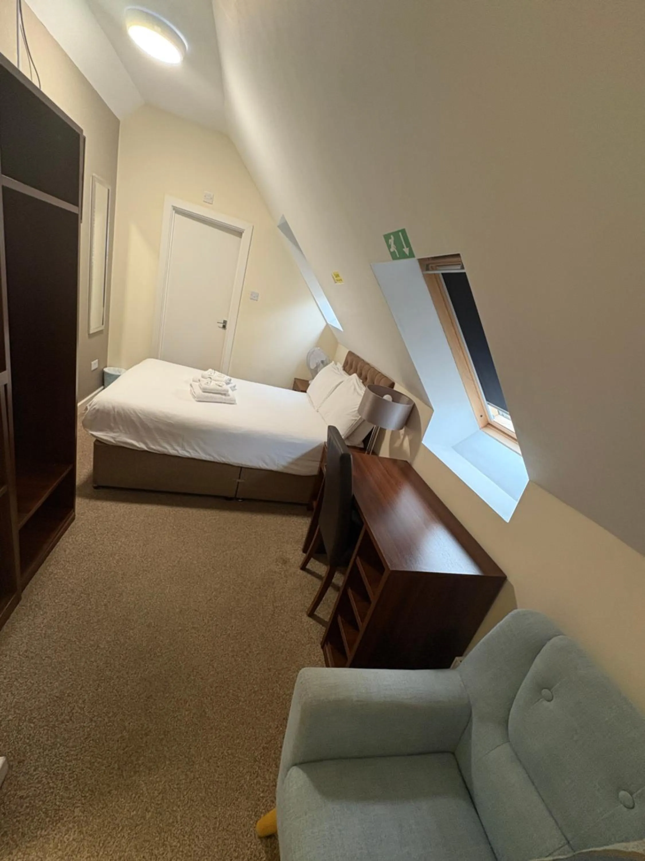 Photo of the whole room, Bed in Trivelles Waterhall Country Gatwick Hotel & airport parking