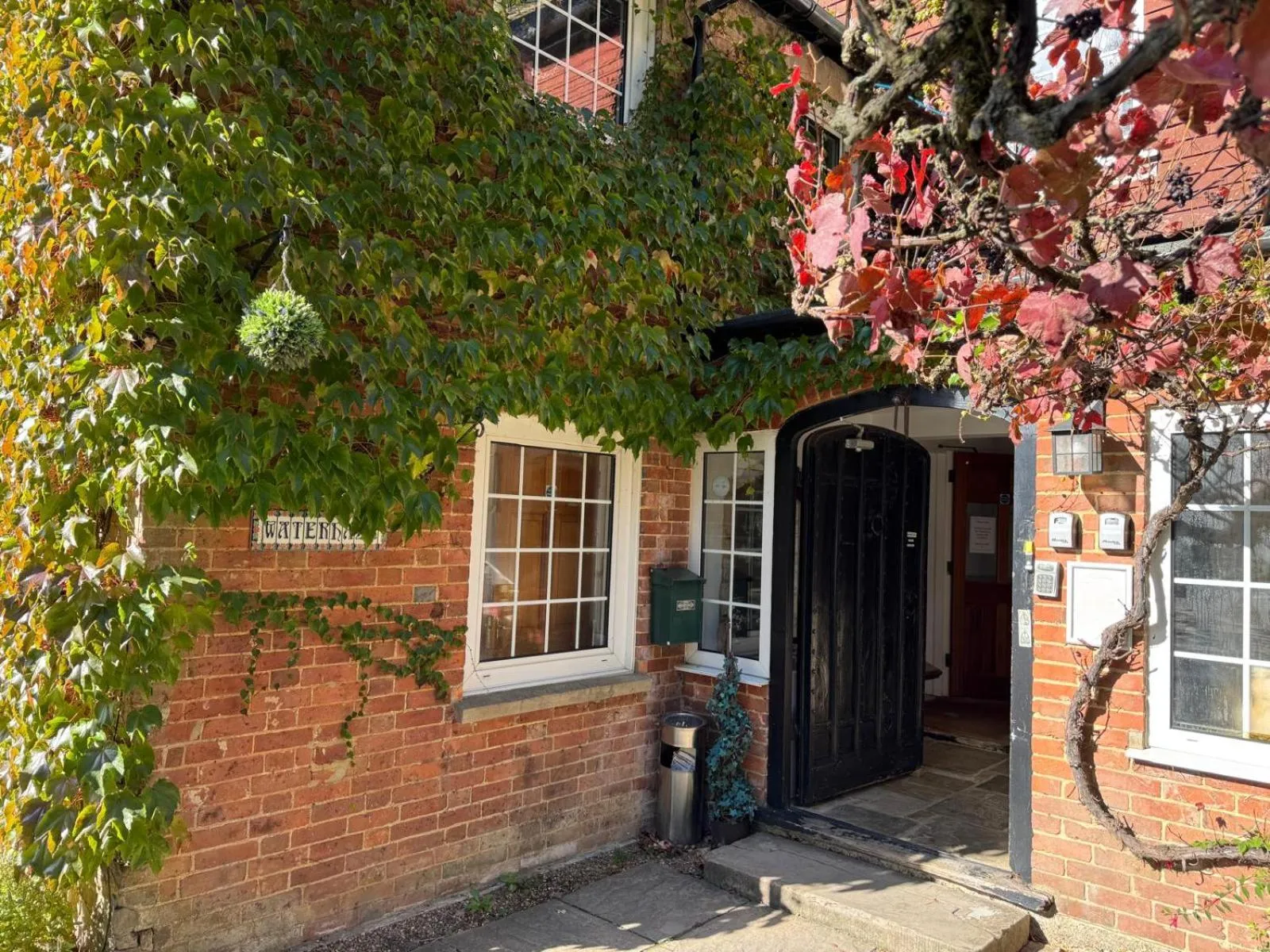 Trivelles Waterhall Country Gatwick Hotel & airport parking