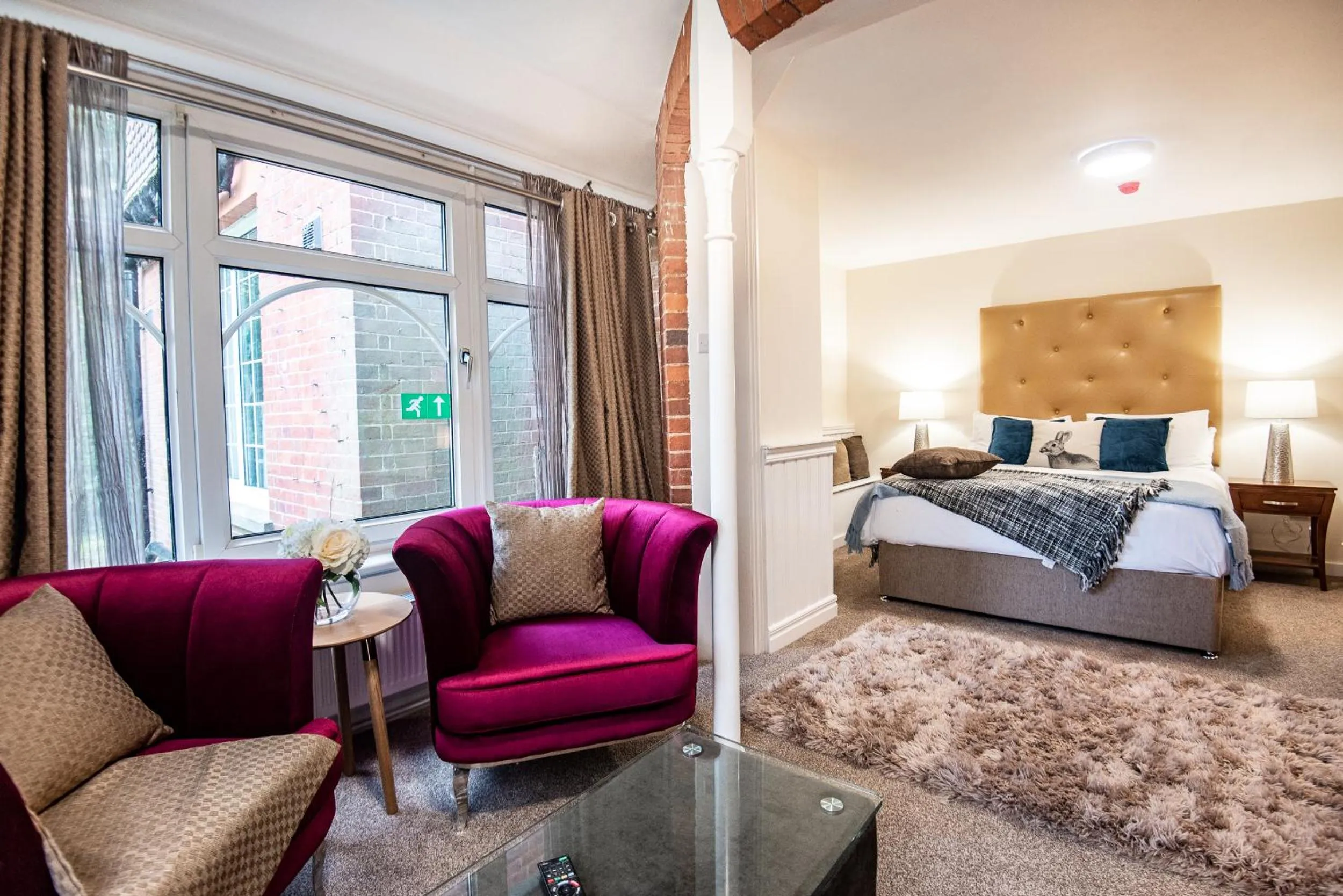 Photo of the whole room, Bed in Trivelles Waterhall Country Gatwick Hotel & airport parking