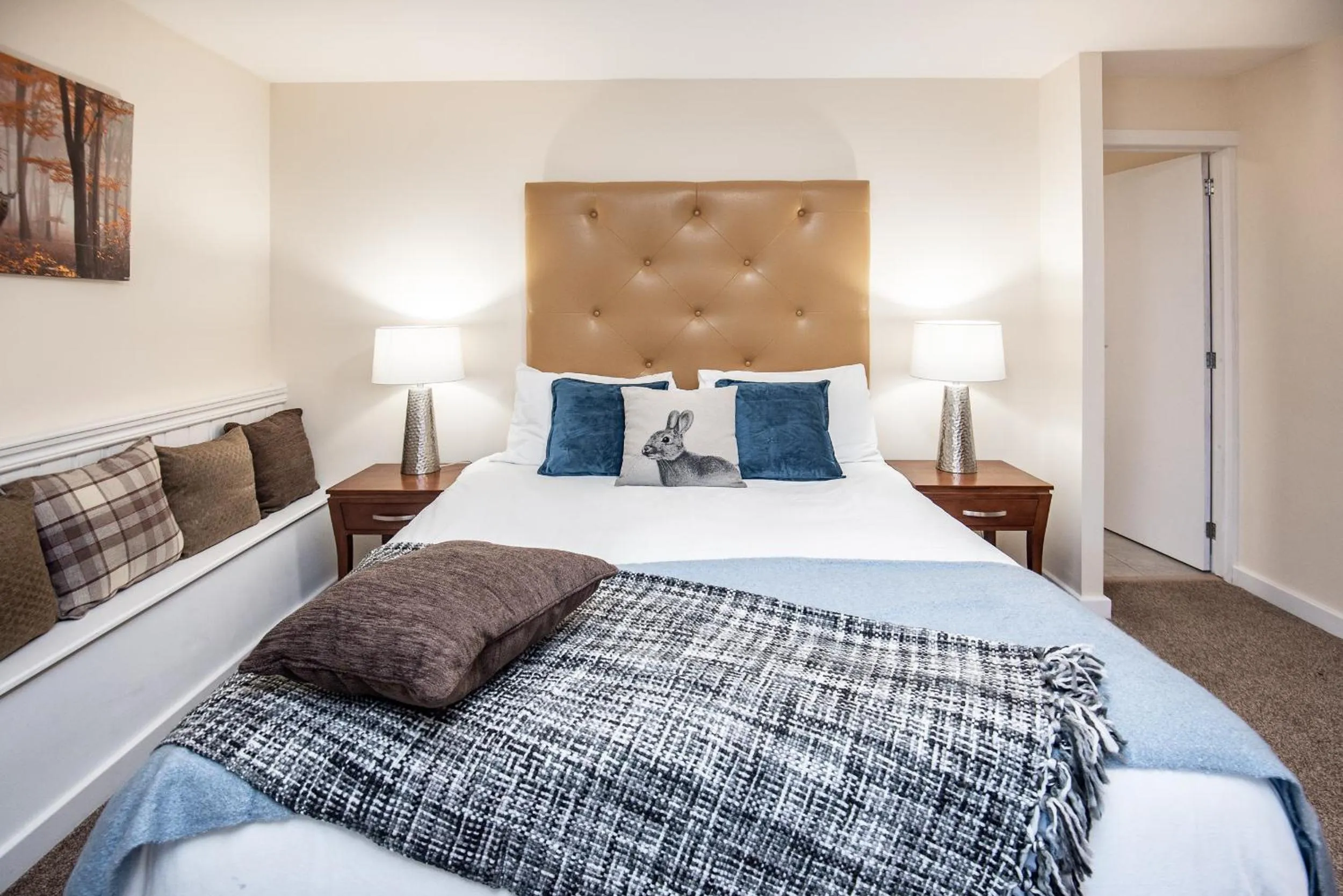 Bedroom, Bed in Trivelles Waterhall Country Gatwick Hotel & airport parking