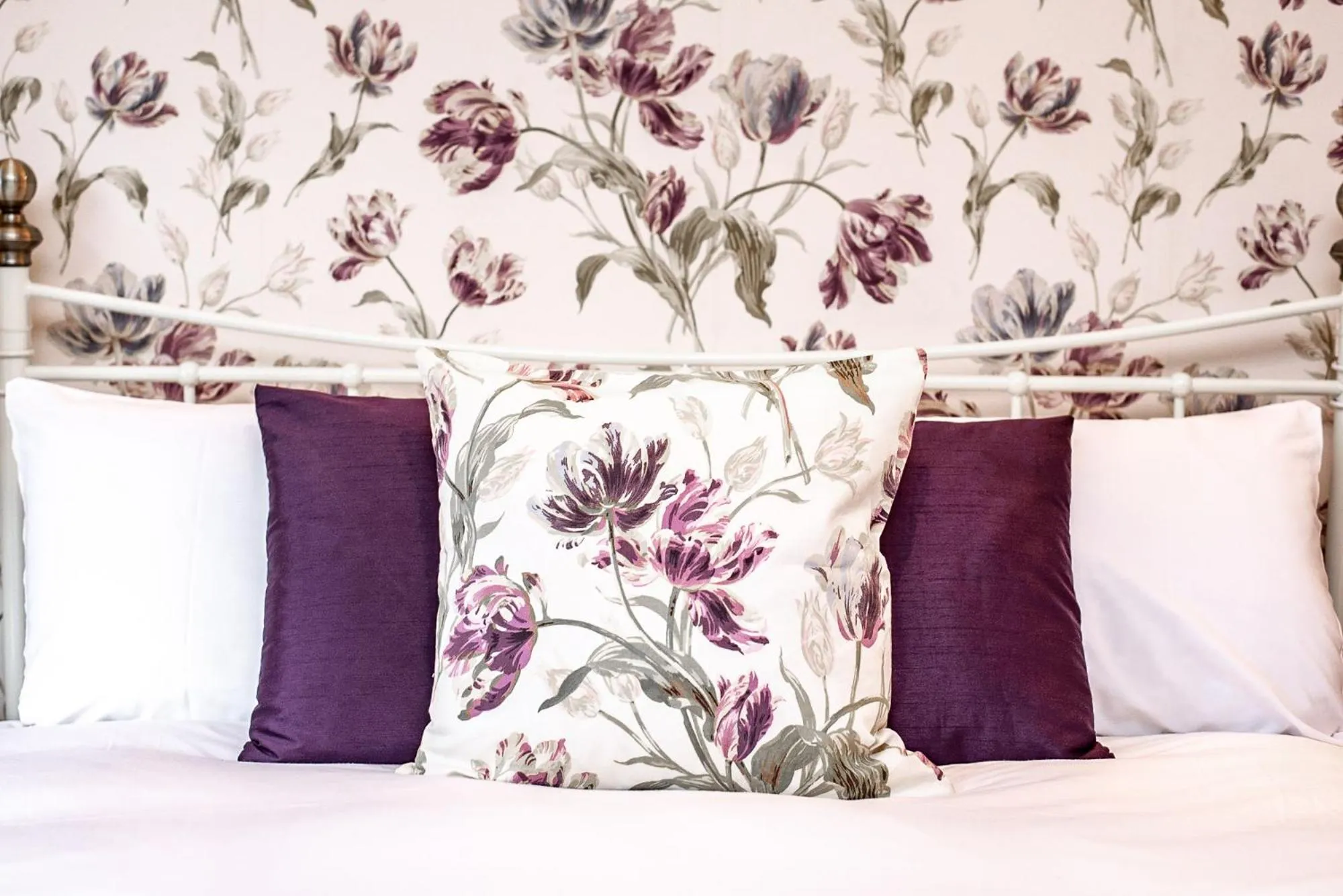 Bed in Trivelles Waterhall Country Gatwick Hotel & airport parking