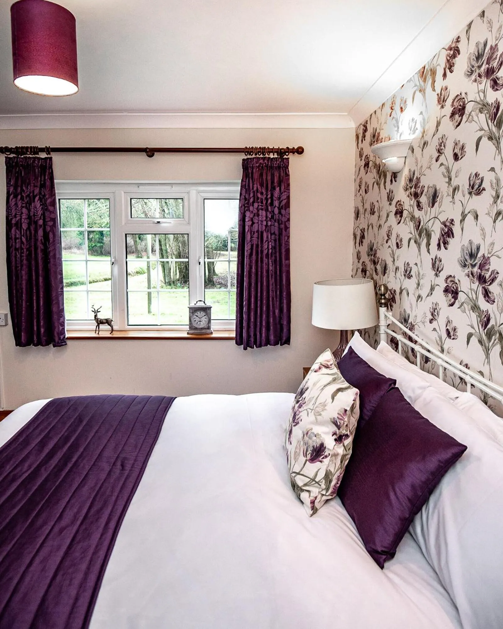 Bedroom, Bed in Trivelles Waterhall Country Gatwick Hotel & airport parking