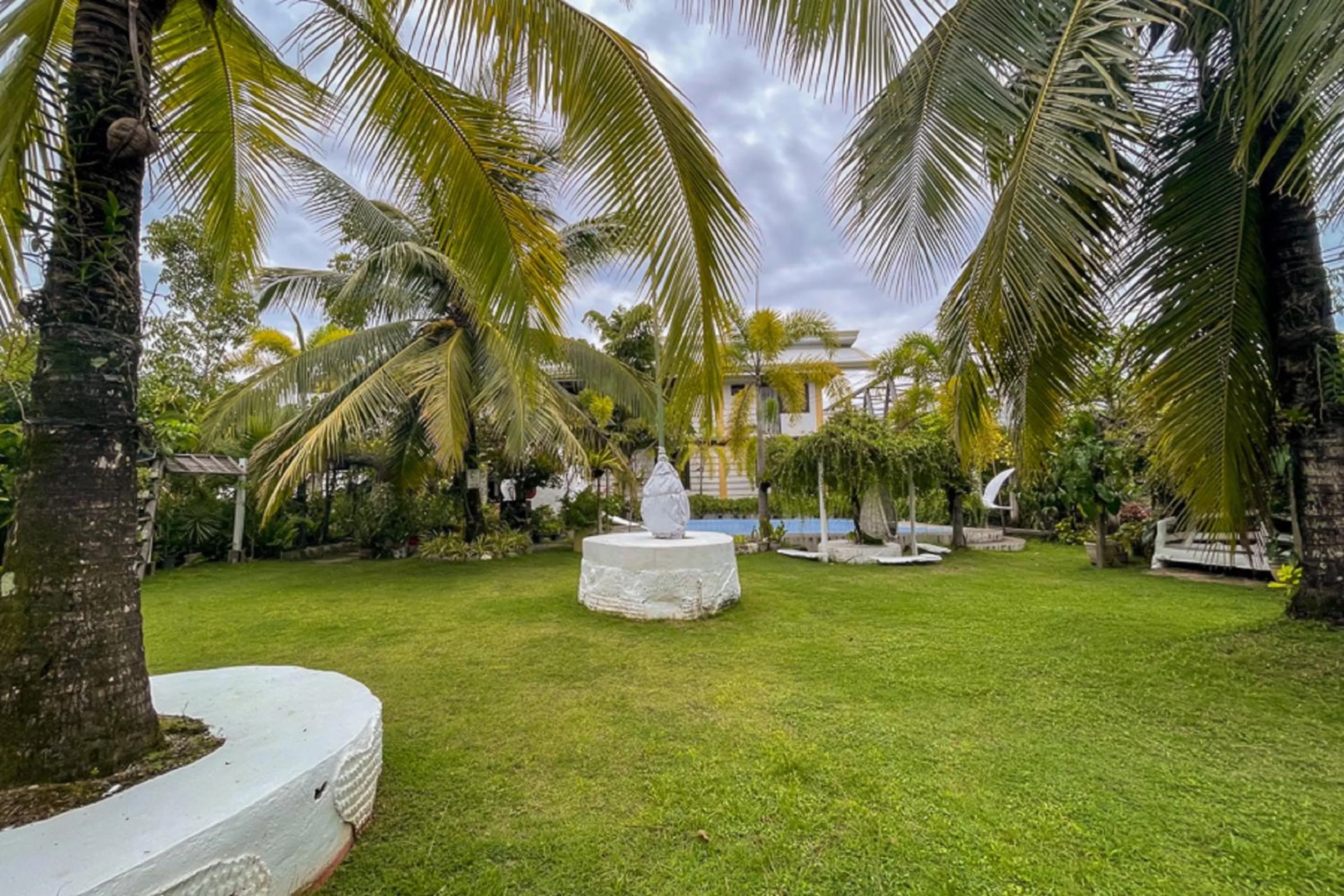 Swimming pool in Isla Virginia Pantalan