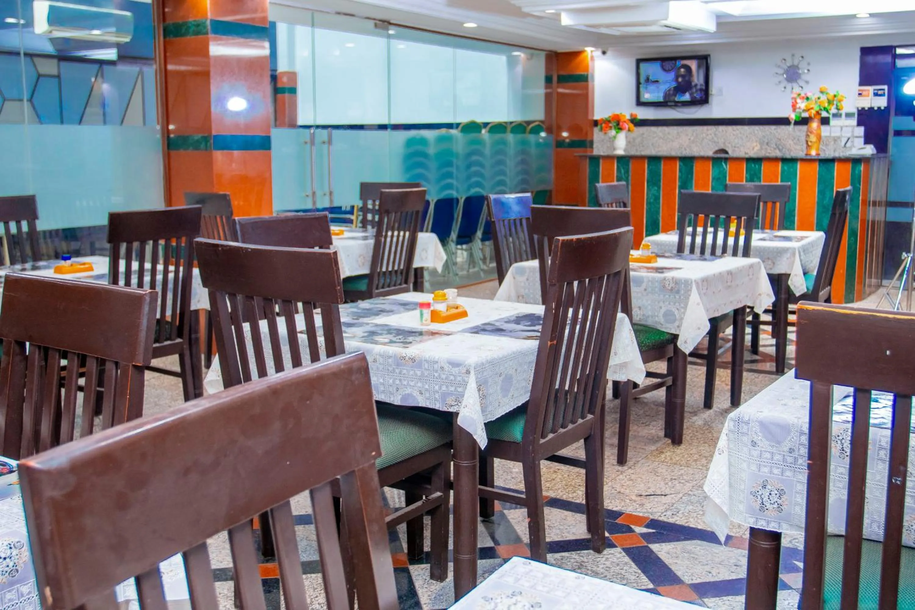 Restaurant/places to eat in Sleep Inn Hotel - Kariakoo