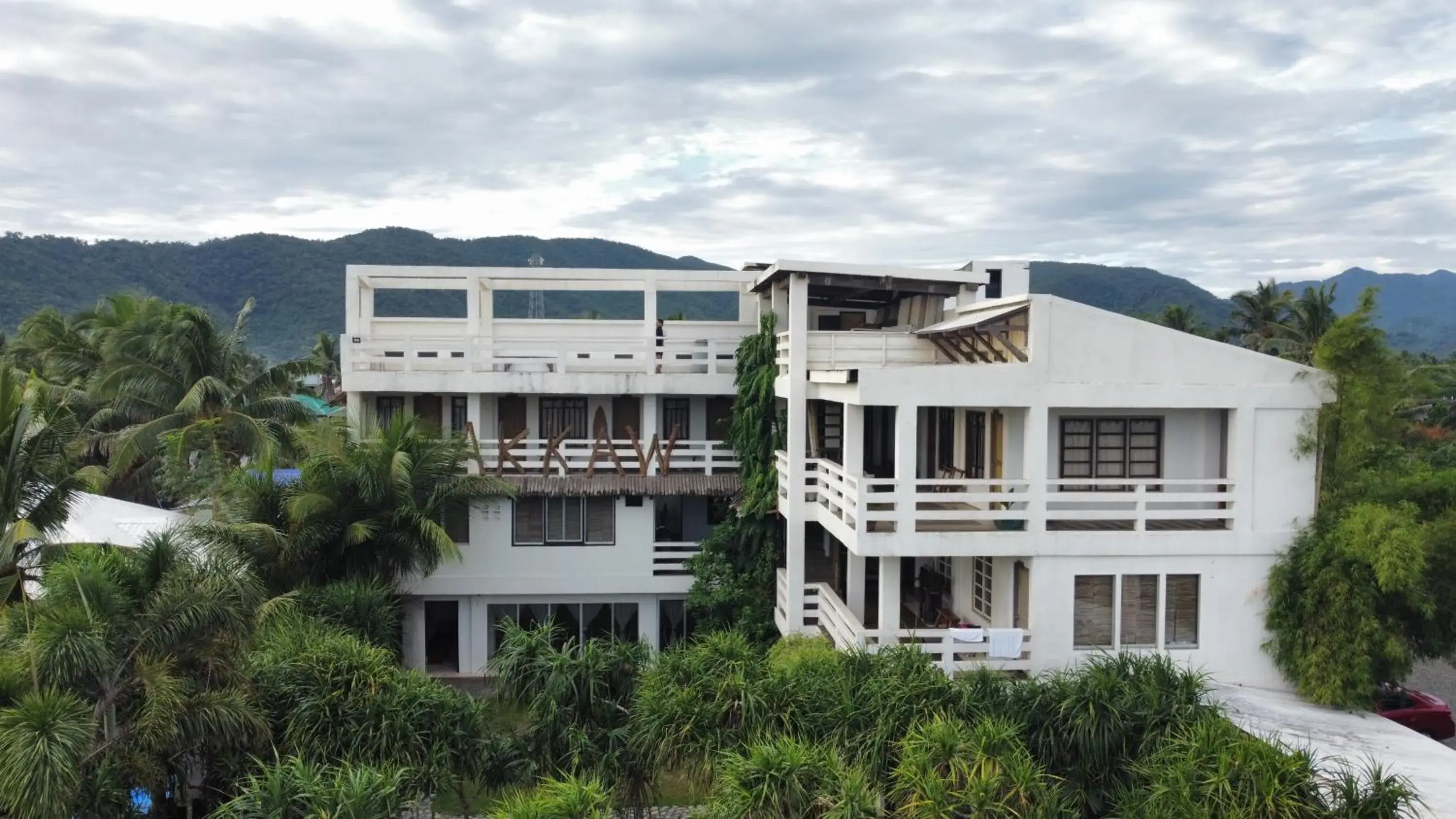 Property building in Akkaw Baler Hometel Property building in Akkaw Baler Hometel