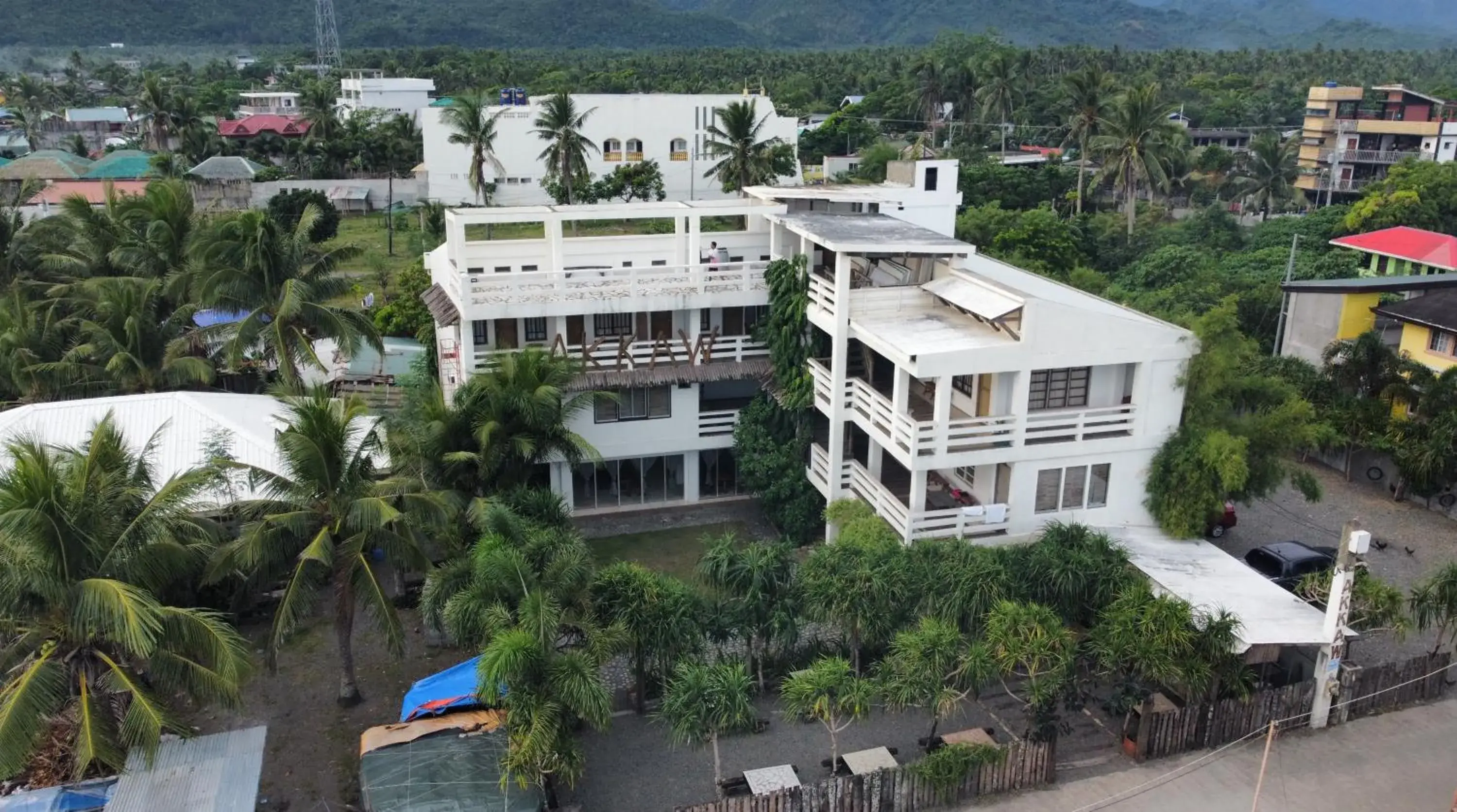 Property building in Akkaw Baler Hometel Property building in Akkaw Baler Hometel