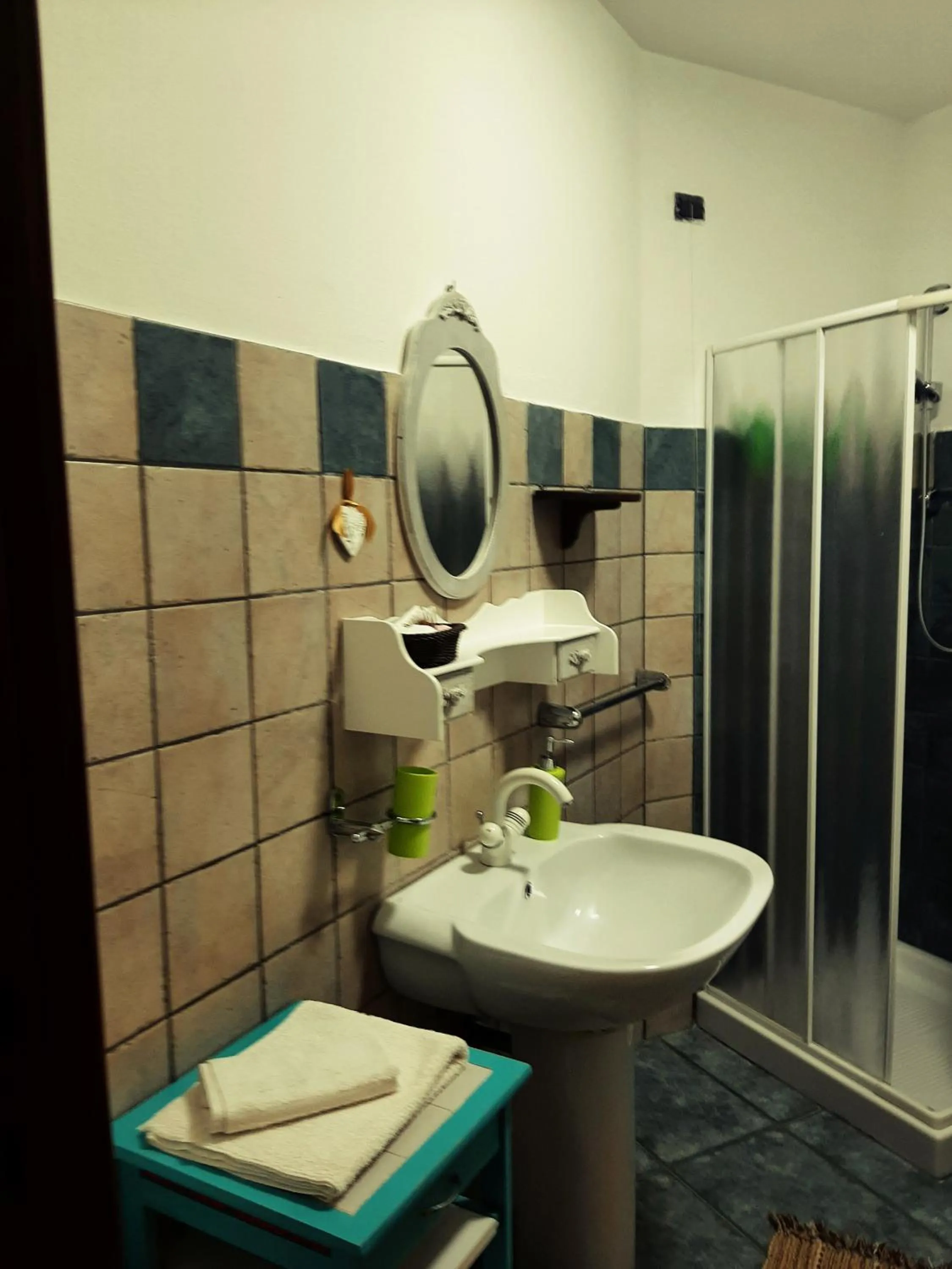 Shower in casa di campagna dal pozzo