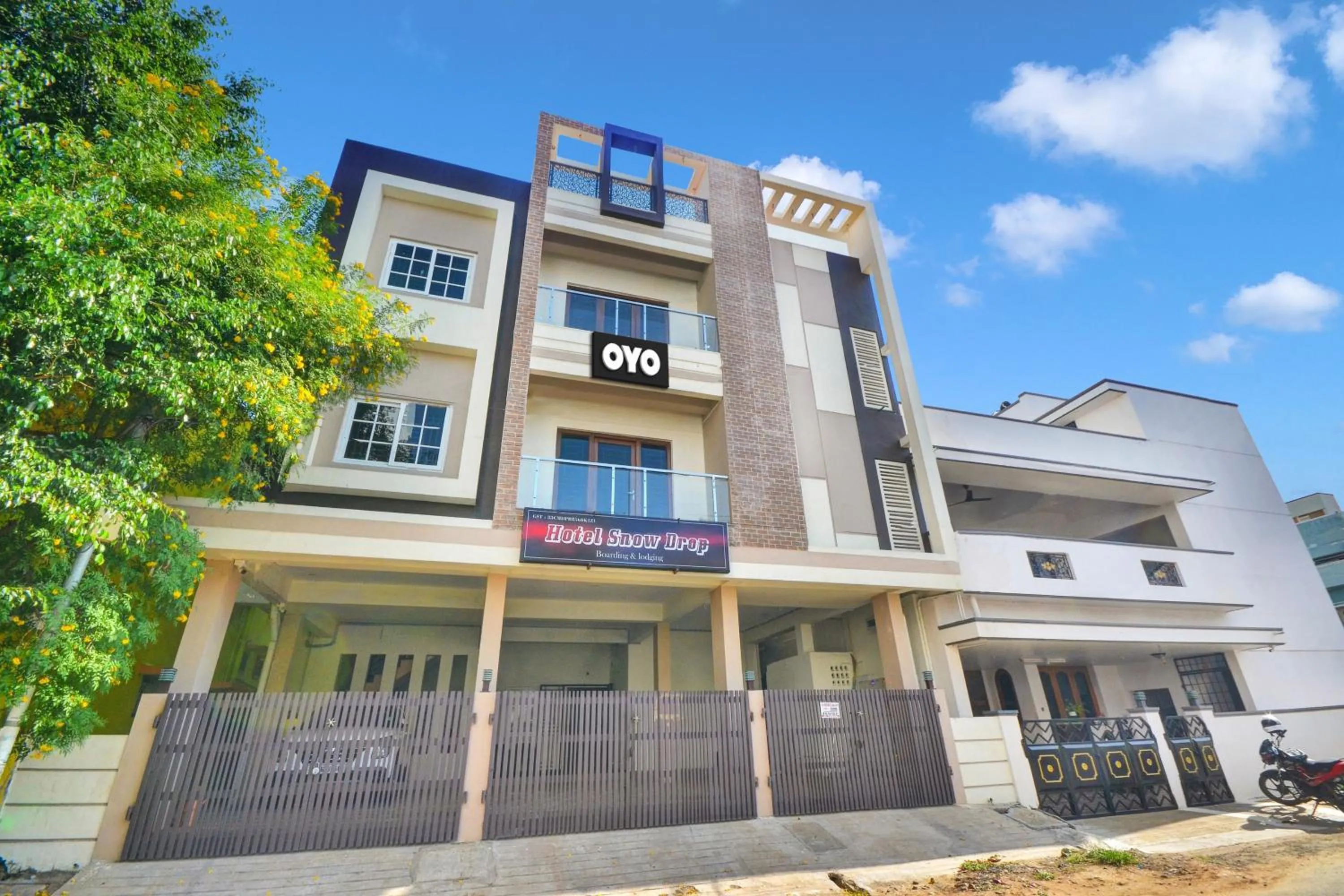 Facade/entrance in Hotel O Hotel Snowdrop