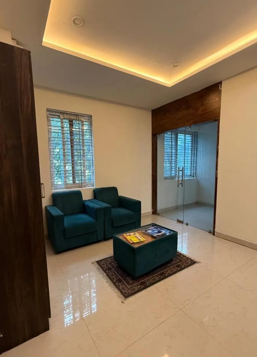 Seating area in Hotel Zeke Avenue