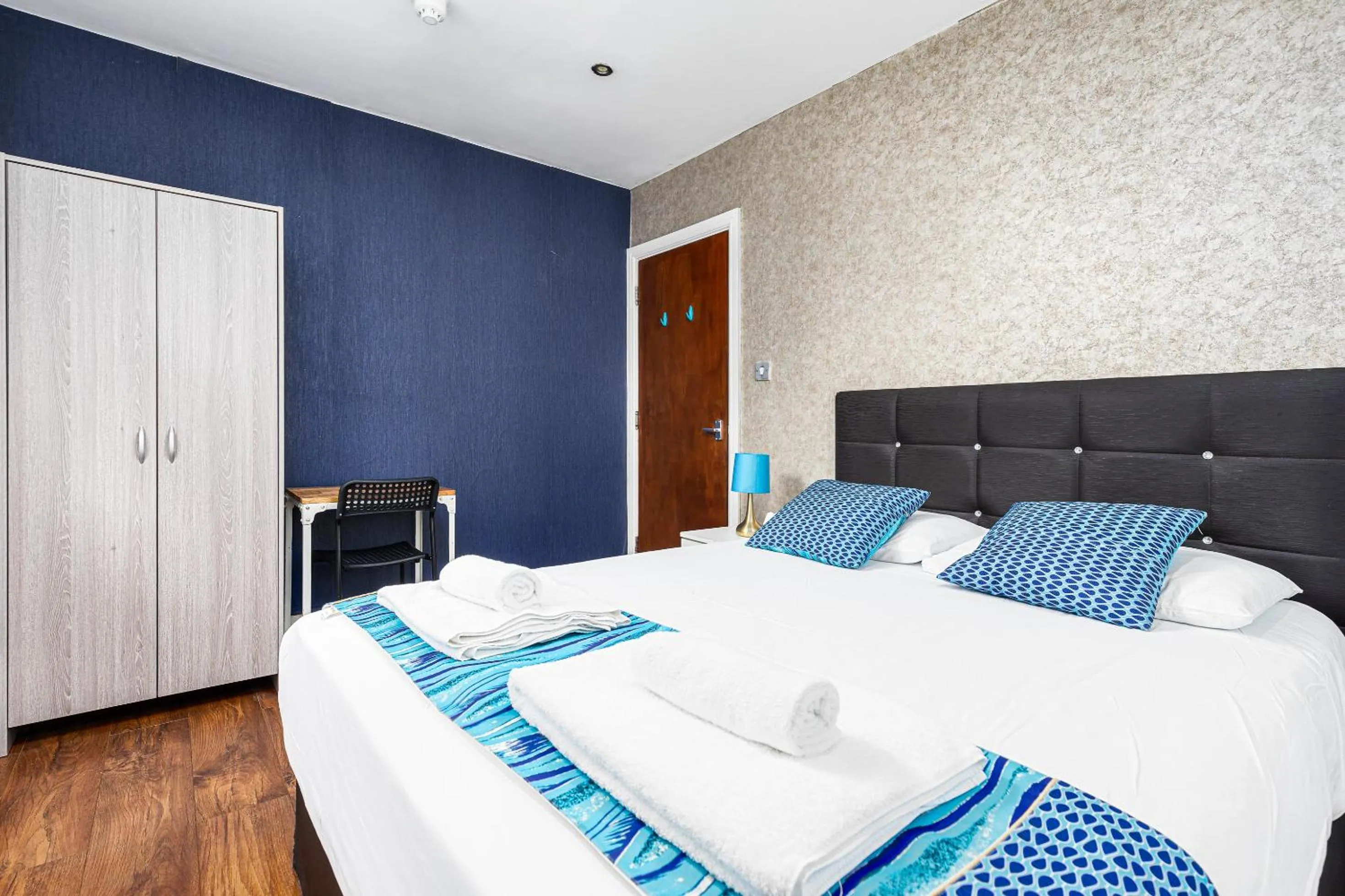 Bed in Aldgate Flats