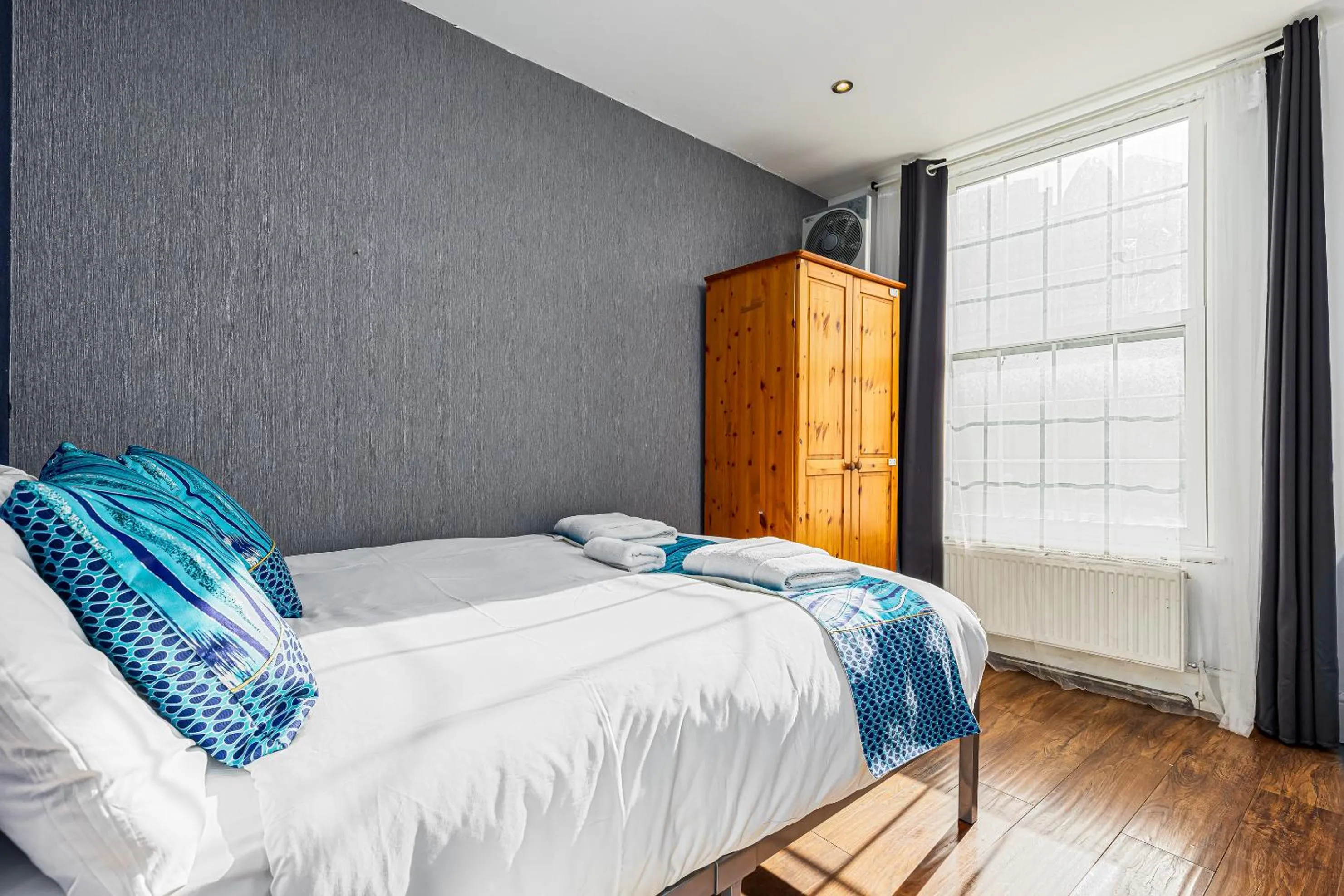 Bed in Aldgate Flats