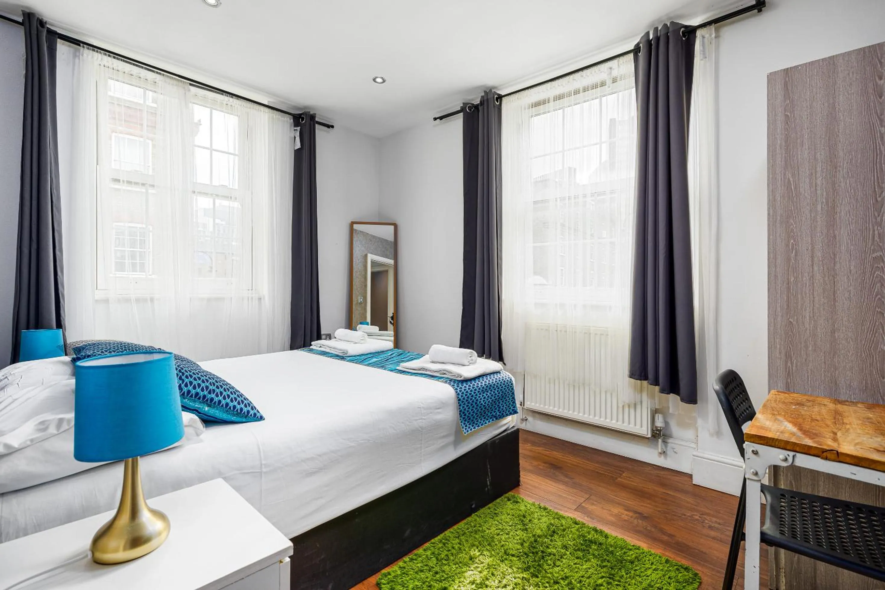 Bed in Aldgate Flats