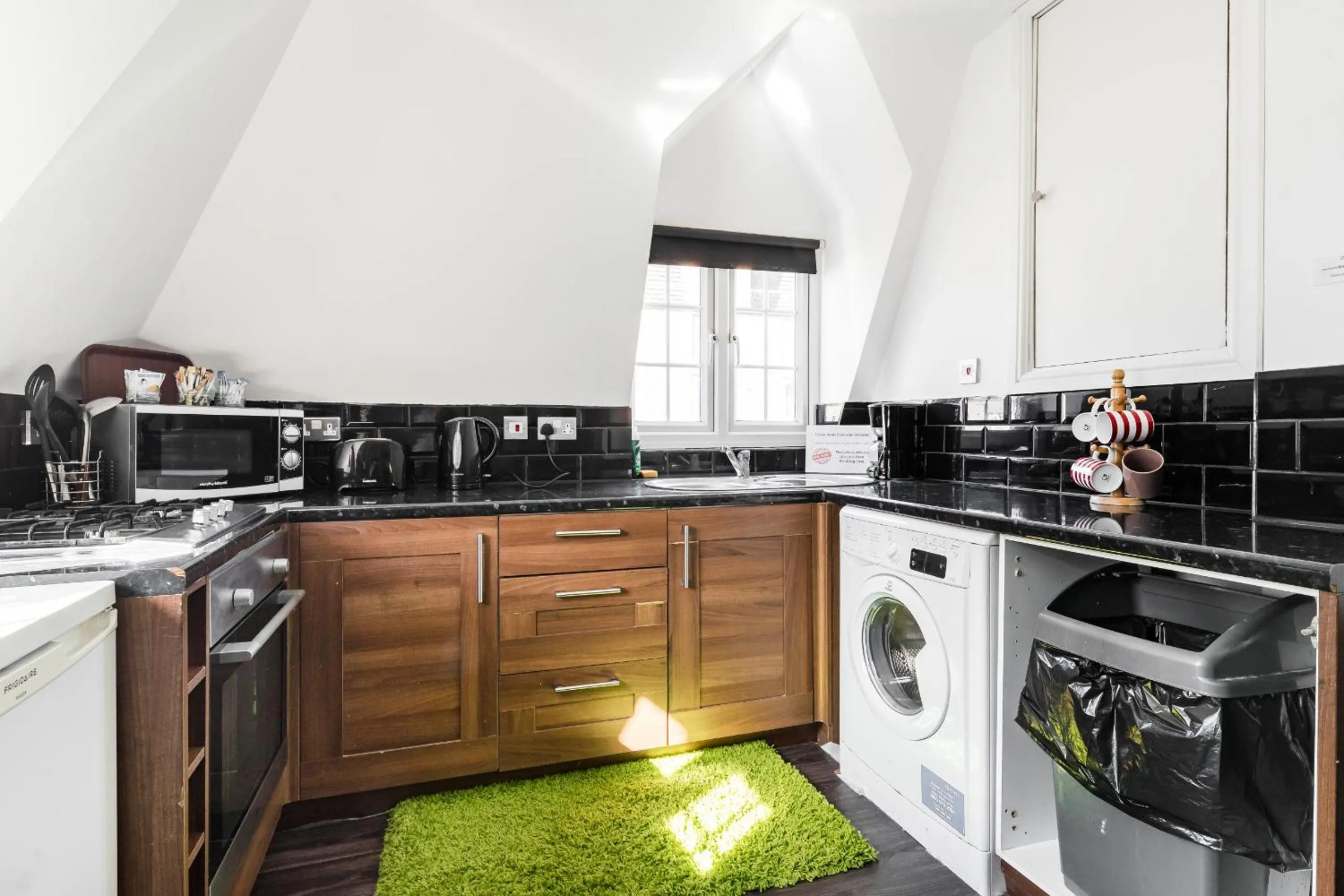 Kitchen or kitchenette in Aldgate Flats