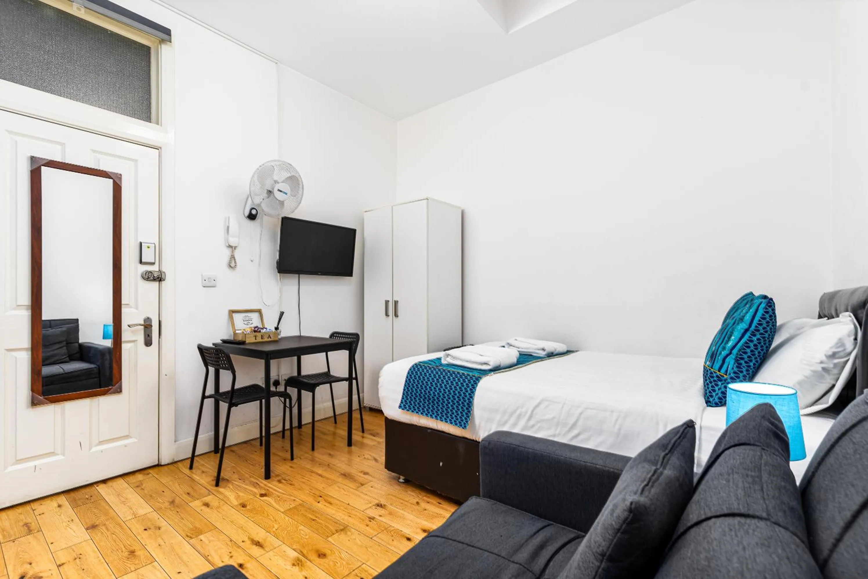 Bed in Aldgate Flats
