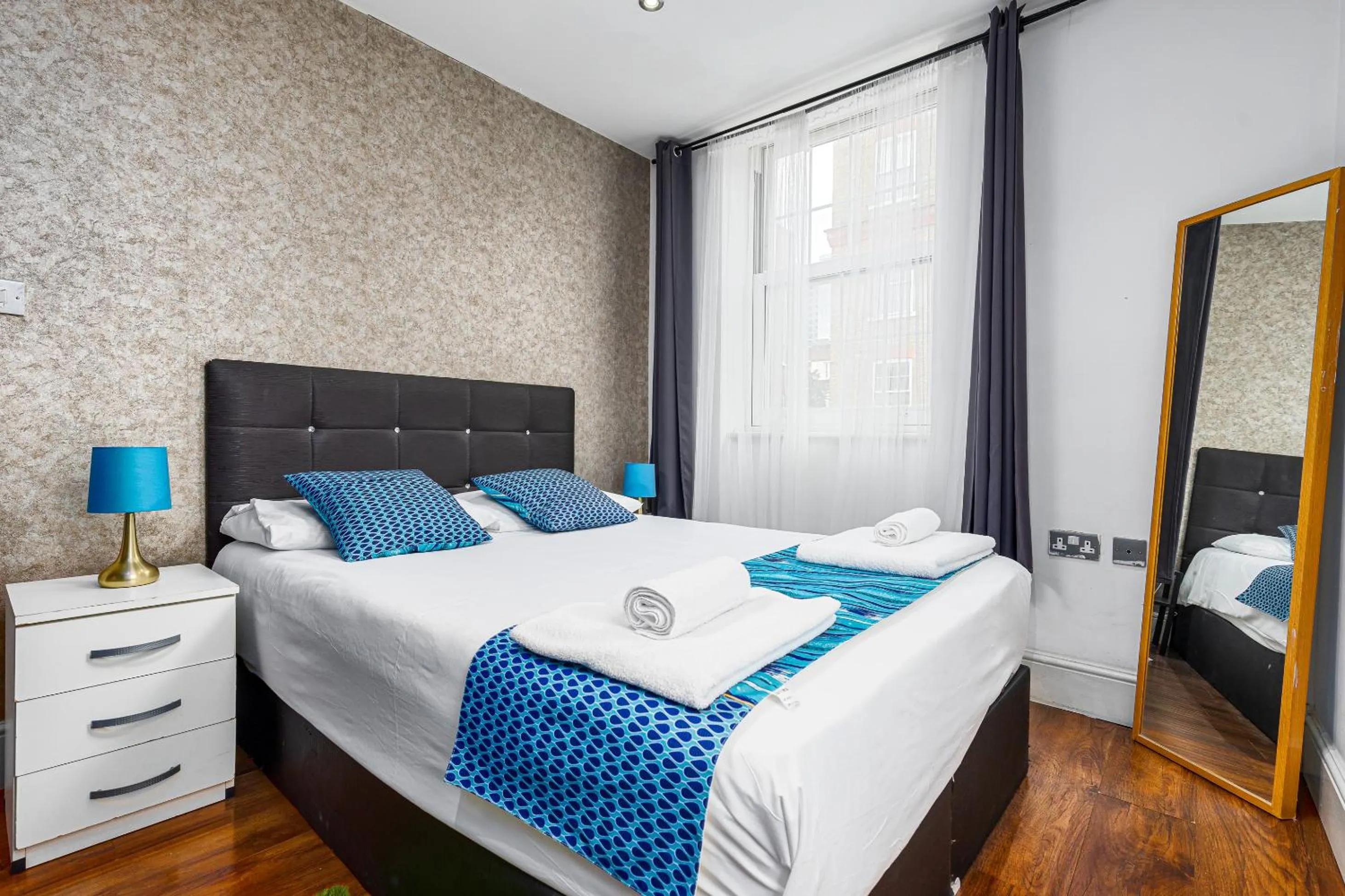 Bed in Aldgate Flats