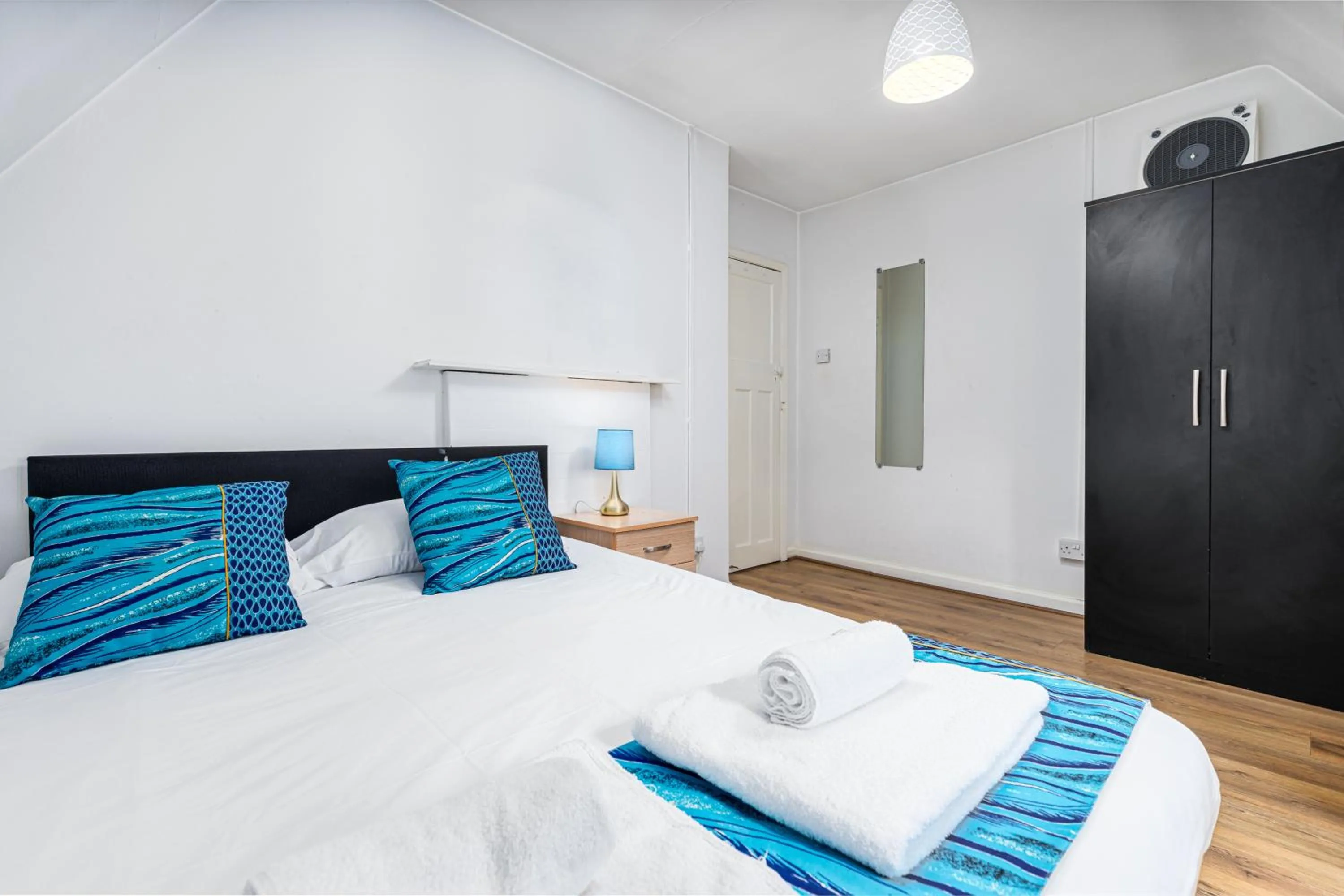 Bed in Aldgate Flats