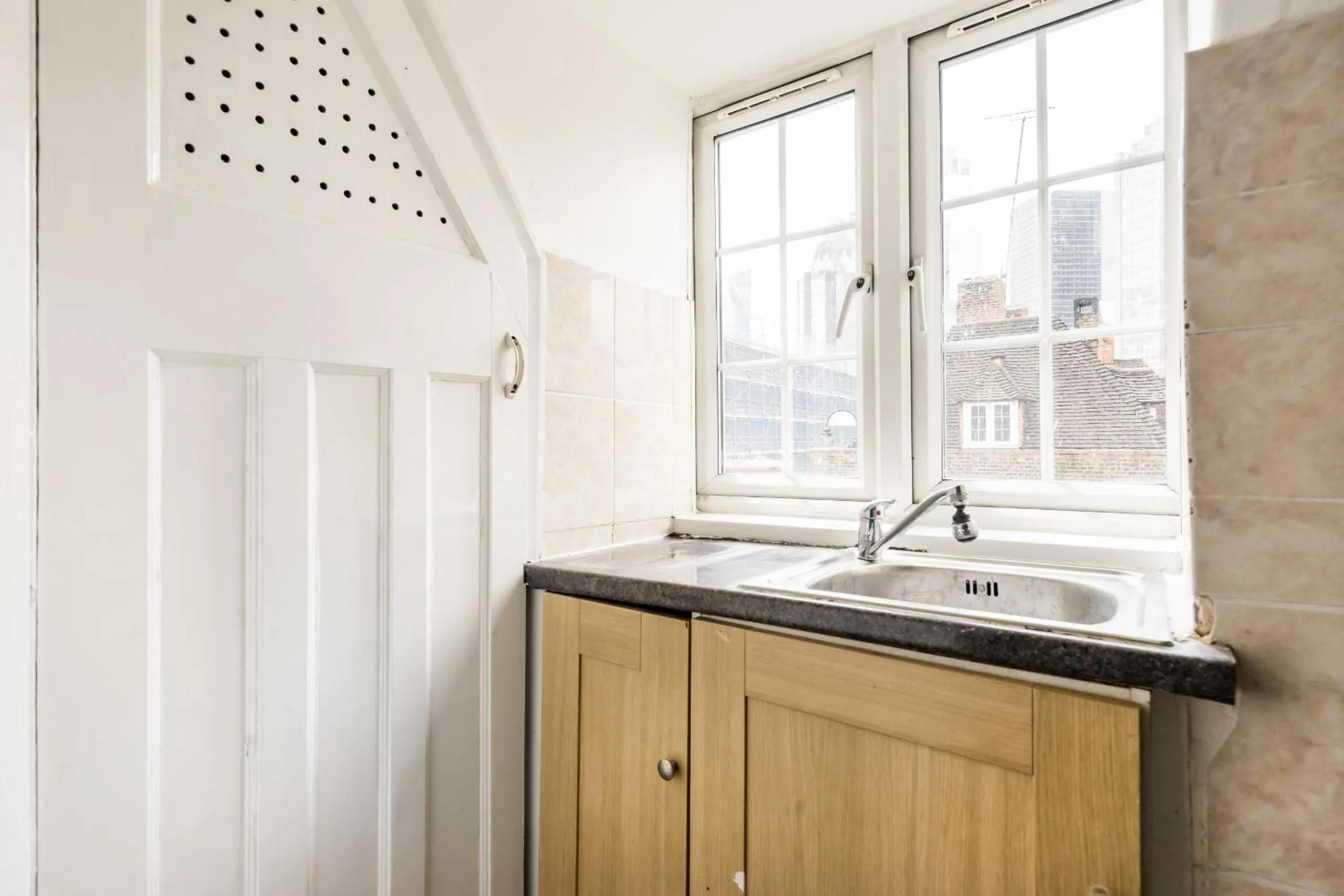 Kitchen or kitchenette in Aldgate Flats