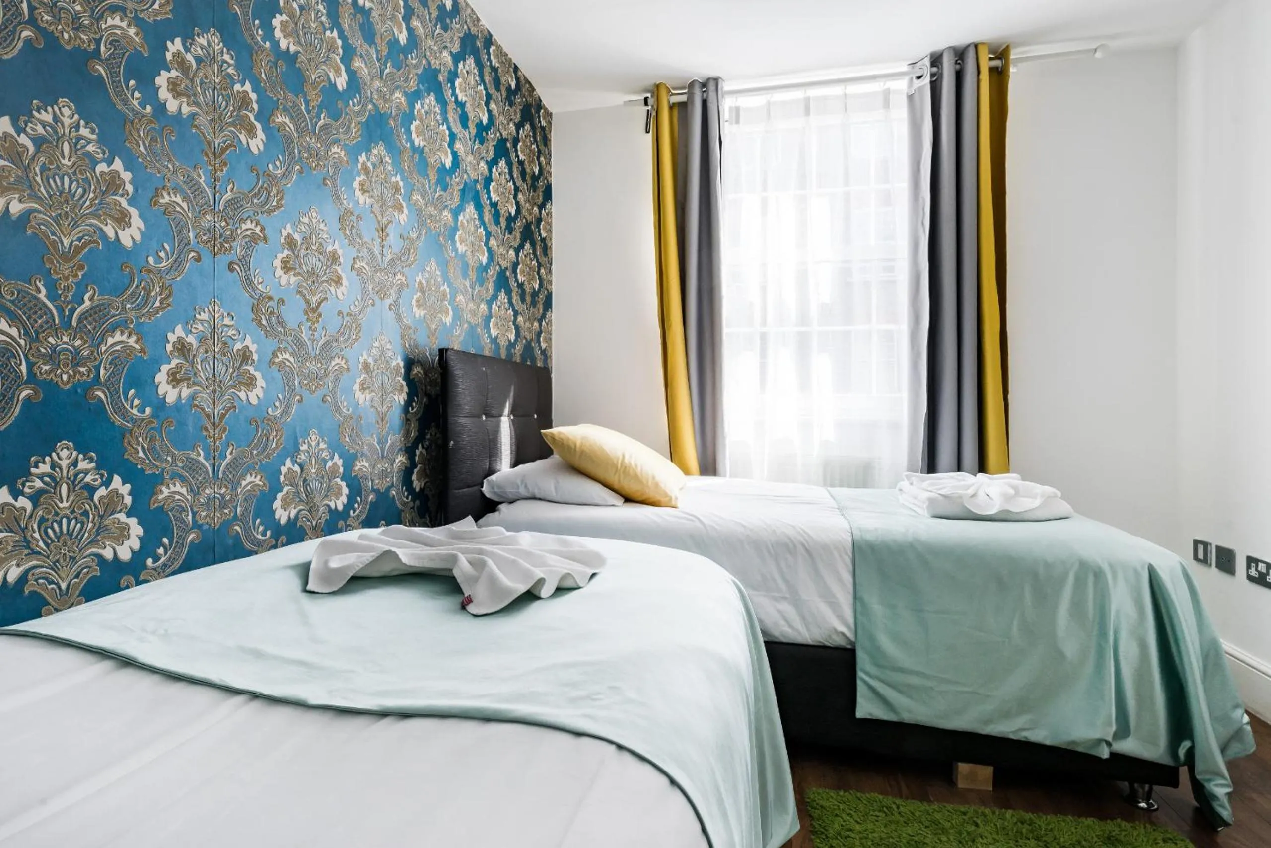 Bedroom, Bed in Aldgate Flats