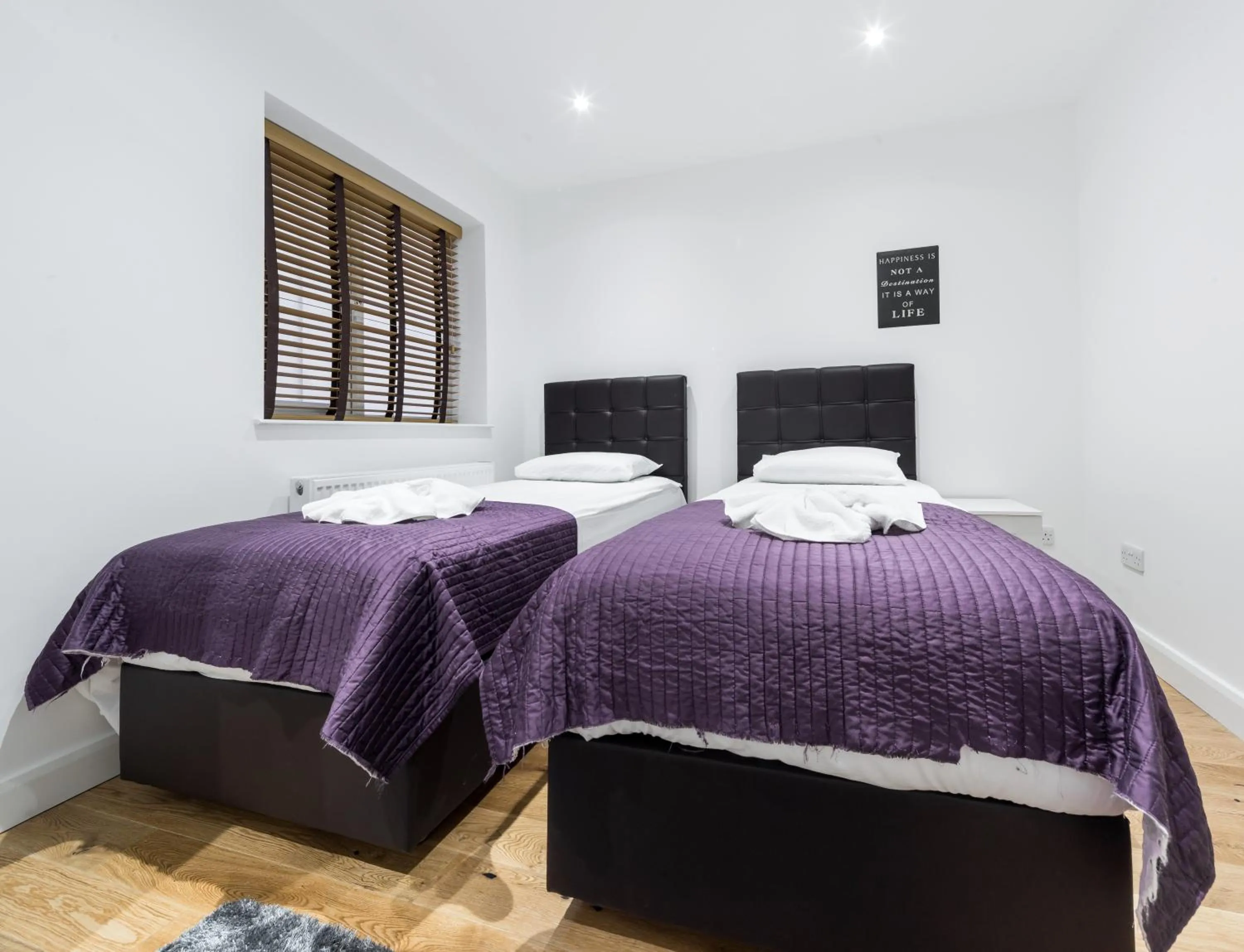 Bedroom, Bed in Aldgate Flats